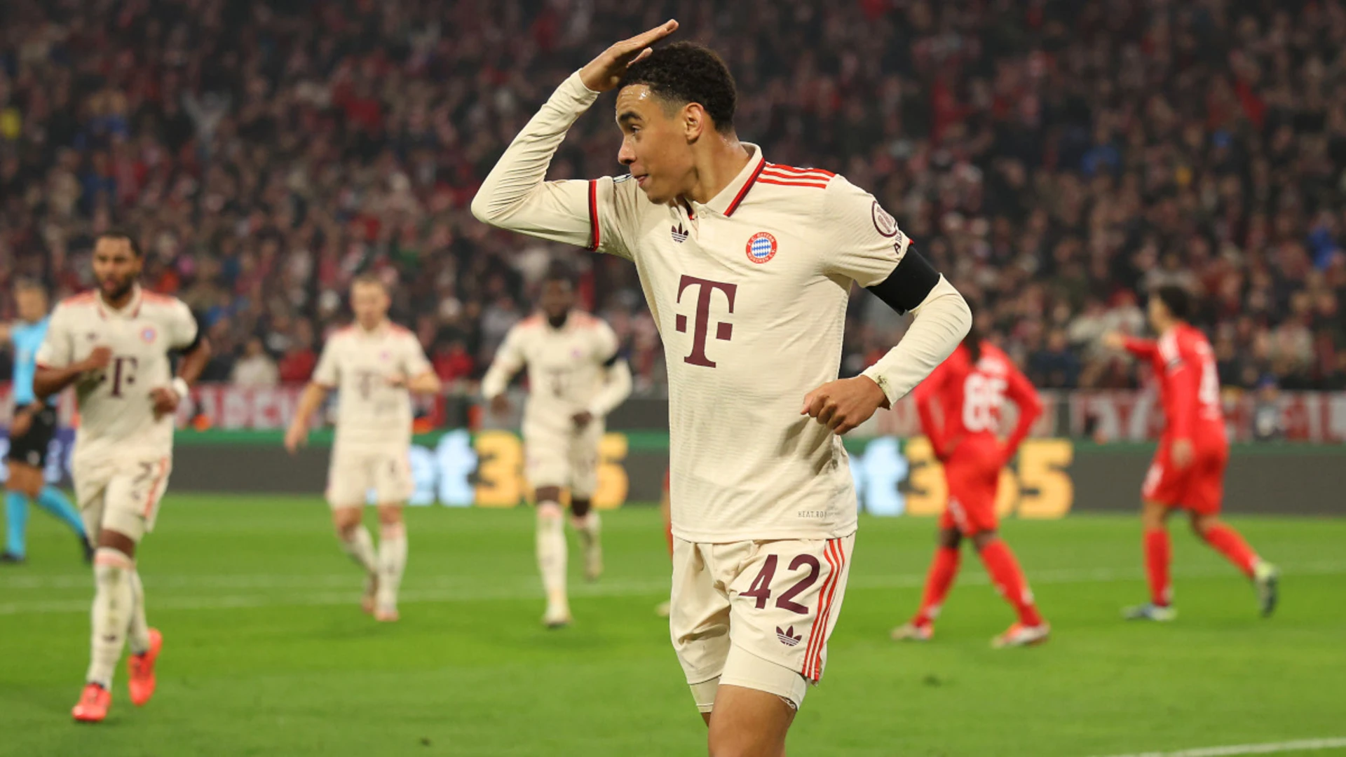 Bayern's Musiala heads winner in victory over Benfica