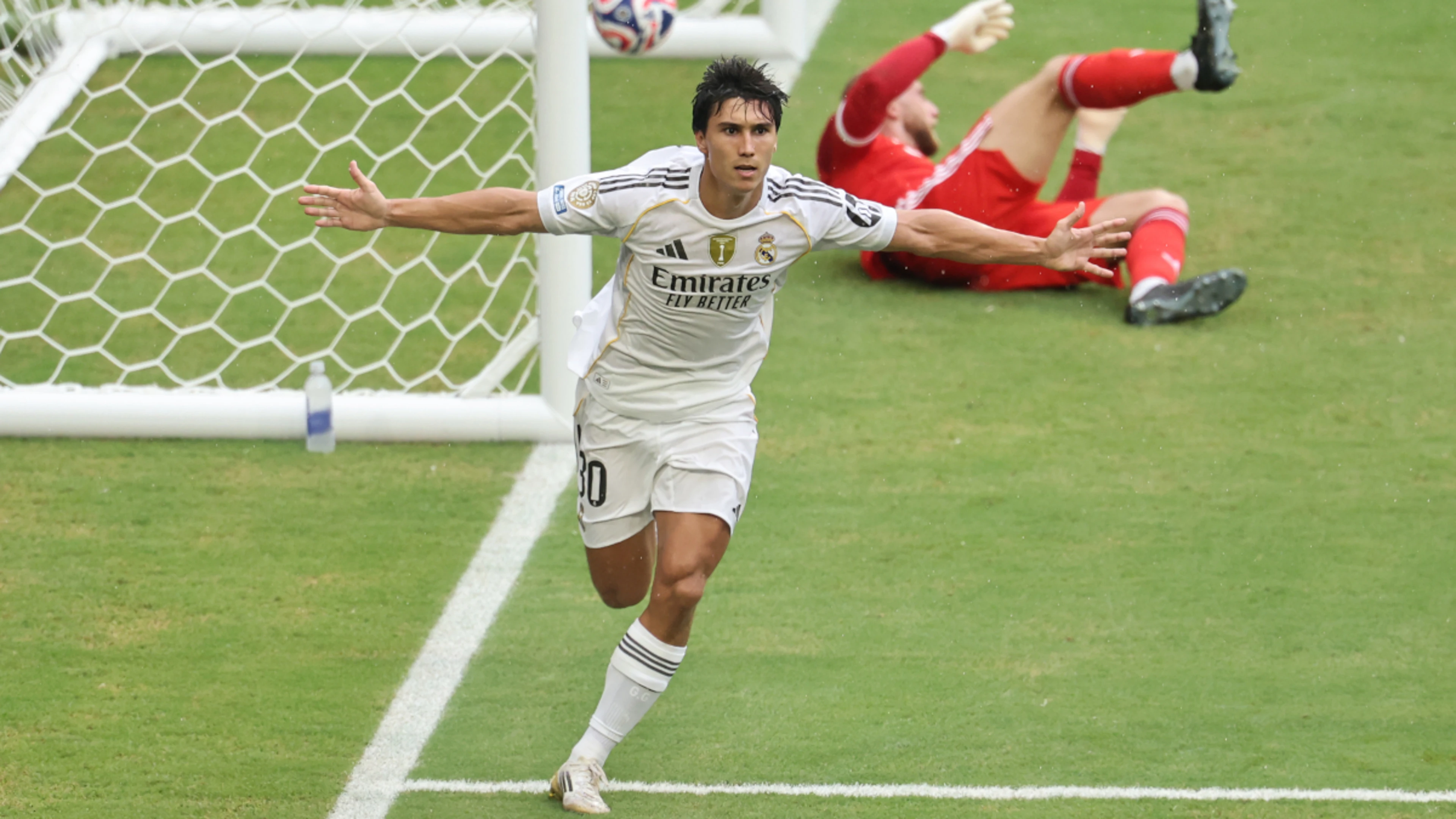 Gonzalo heads Real Madrid past Juventus into the quarters