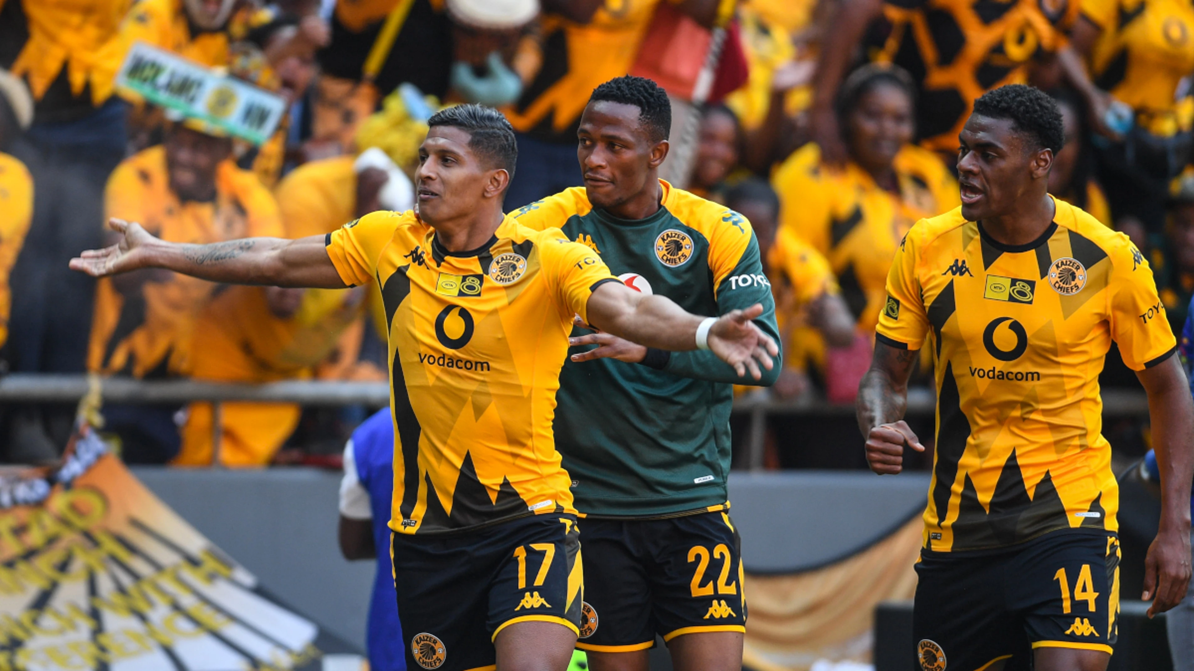 Sundowns strike late to hold Chiefs