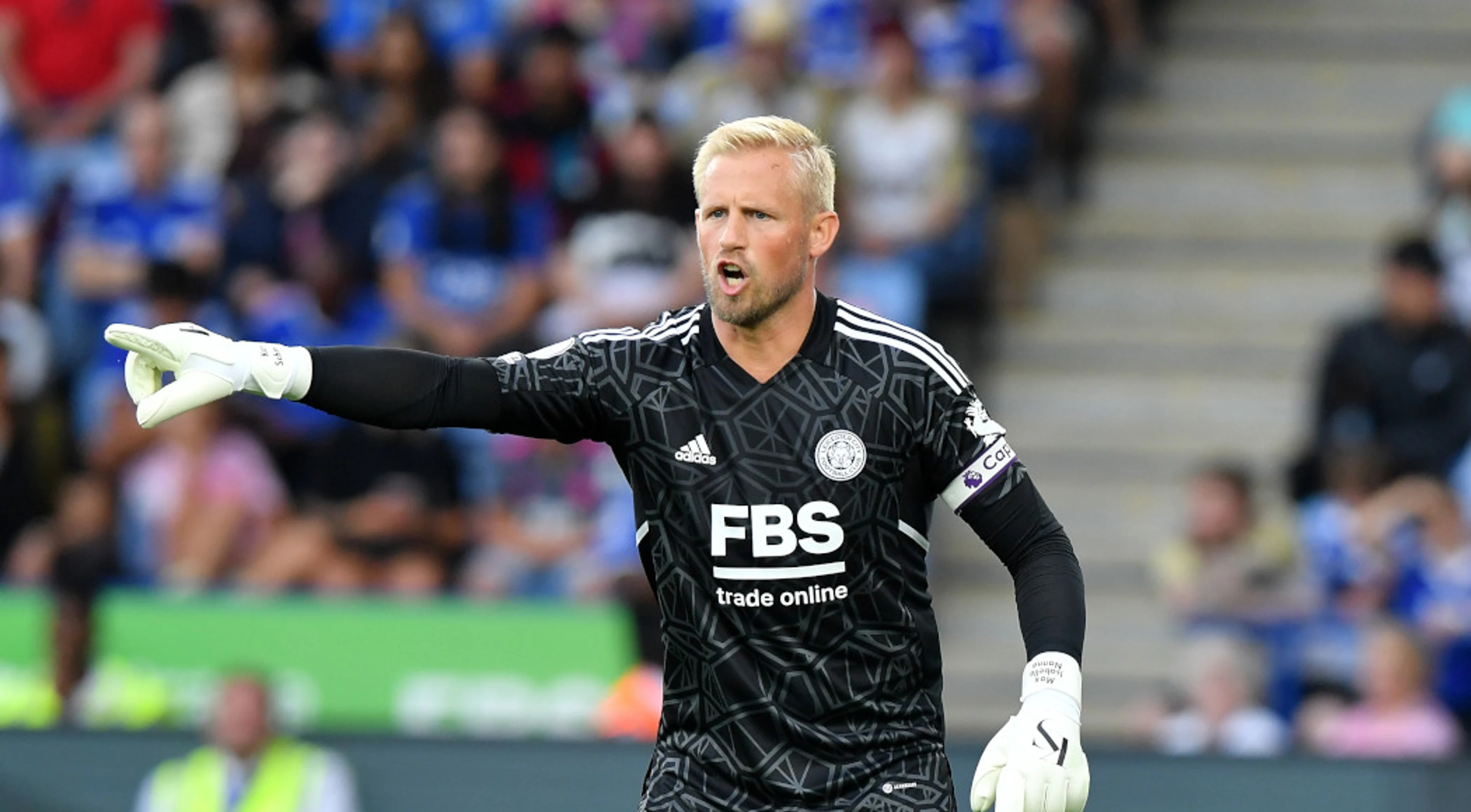 Leicester keeper Schmeichel to join Nice