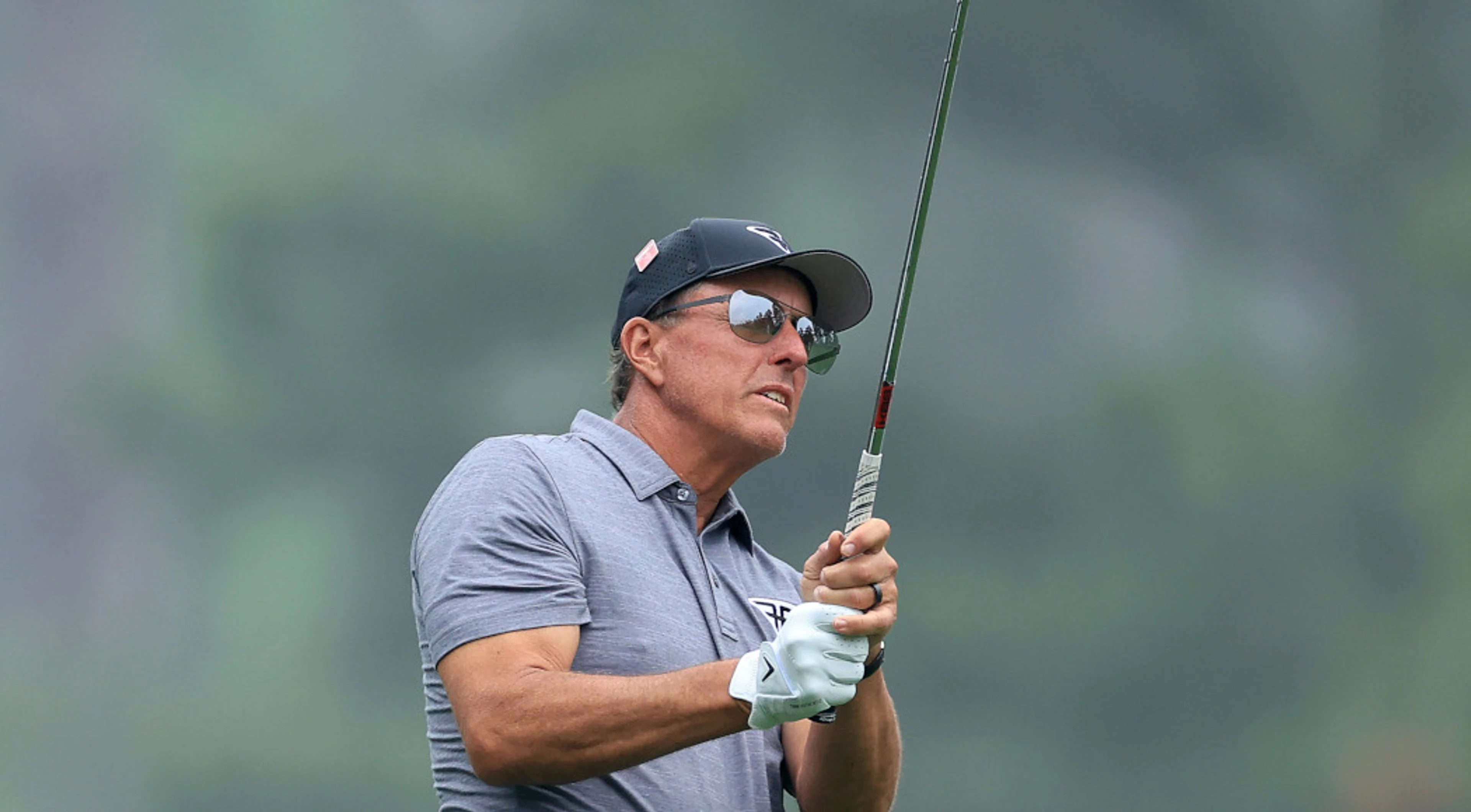 LIV's Mickelson has quiet dinner in low-key Masters return