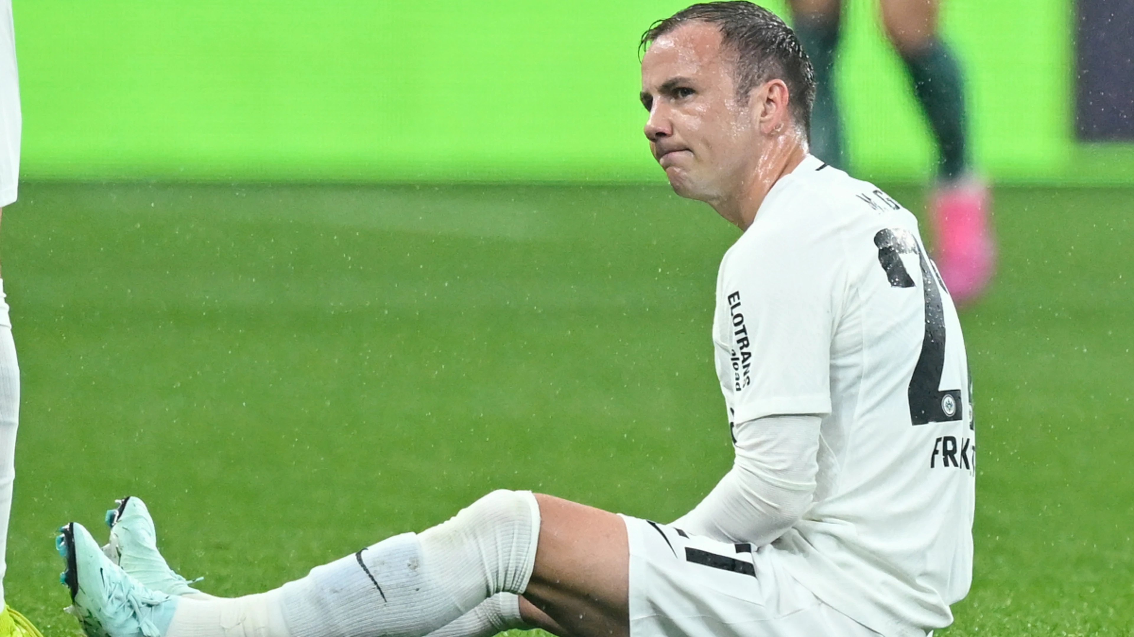 Frankfurt's Goetze sidelined with leg injury