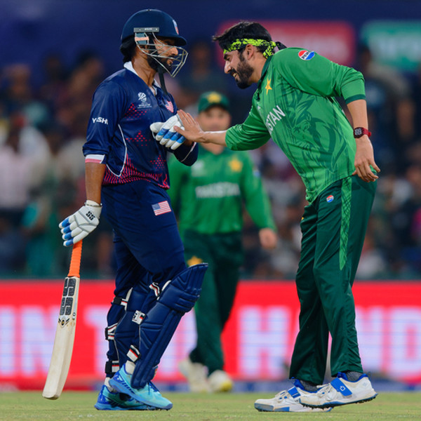 PAKISTAN STROLL:  Farhan, Tariq star in victory over USA