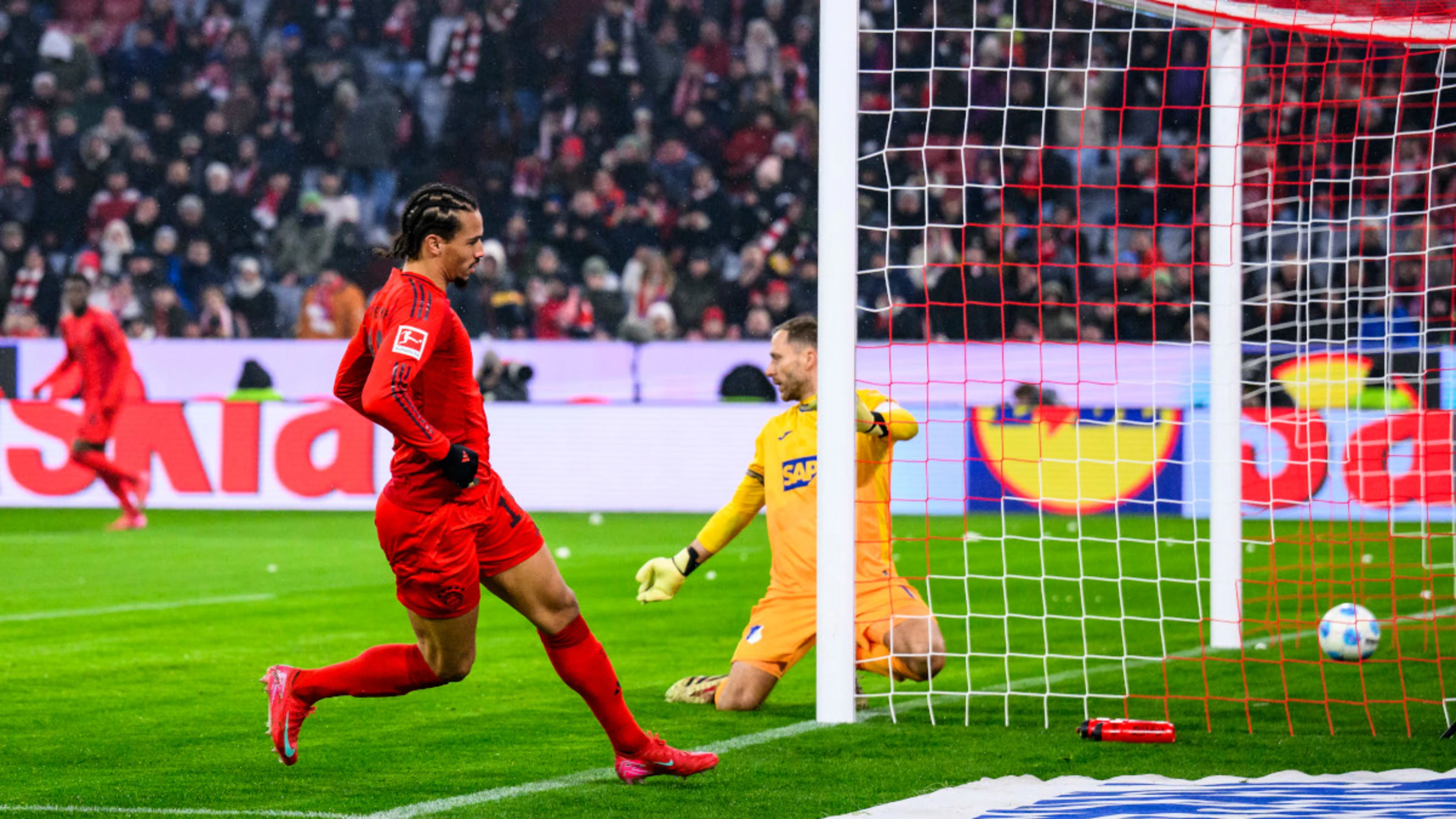 Leaders Bayern thump Hoffenheim to go four points clear at top