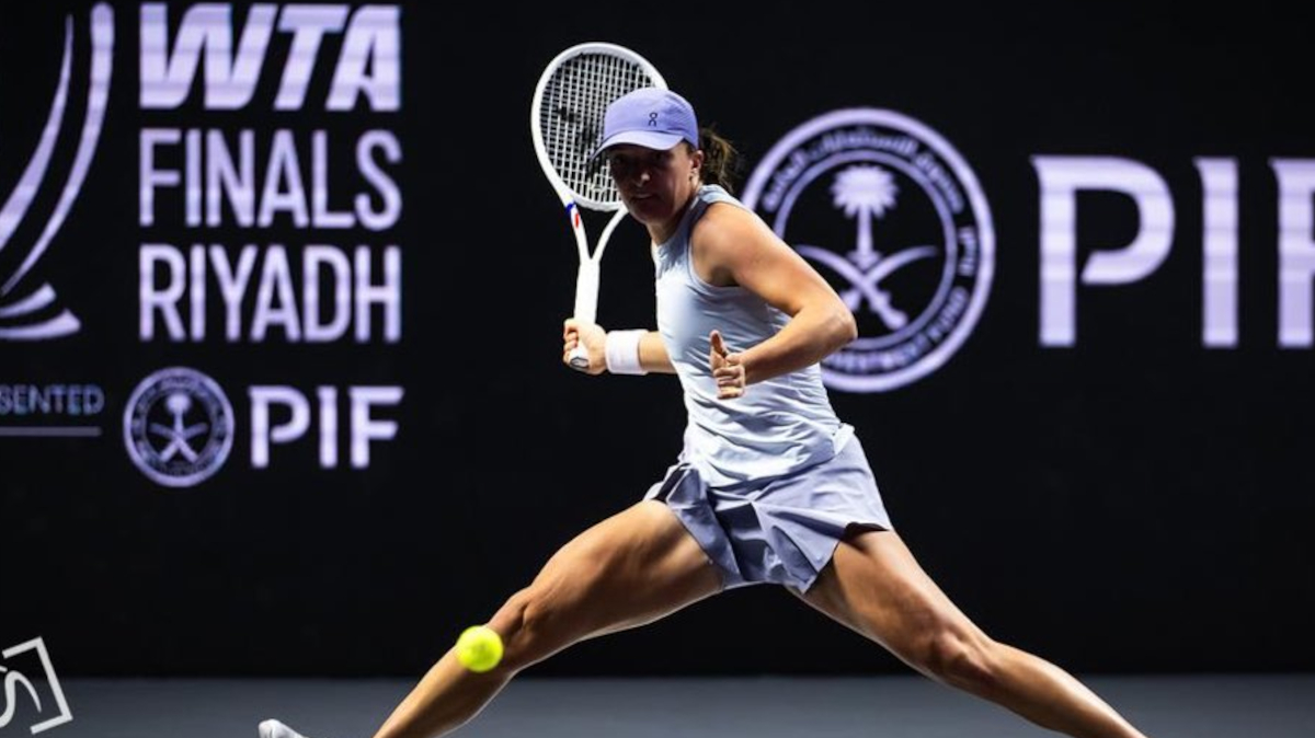 Swiatek starts WTA Finals with fast win