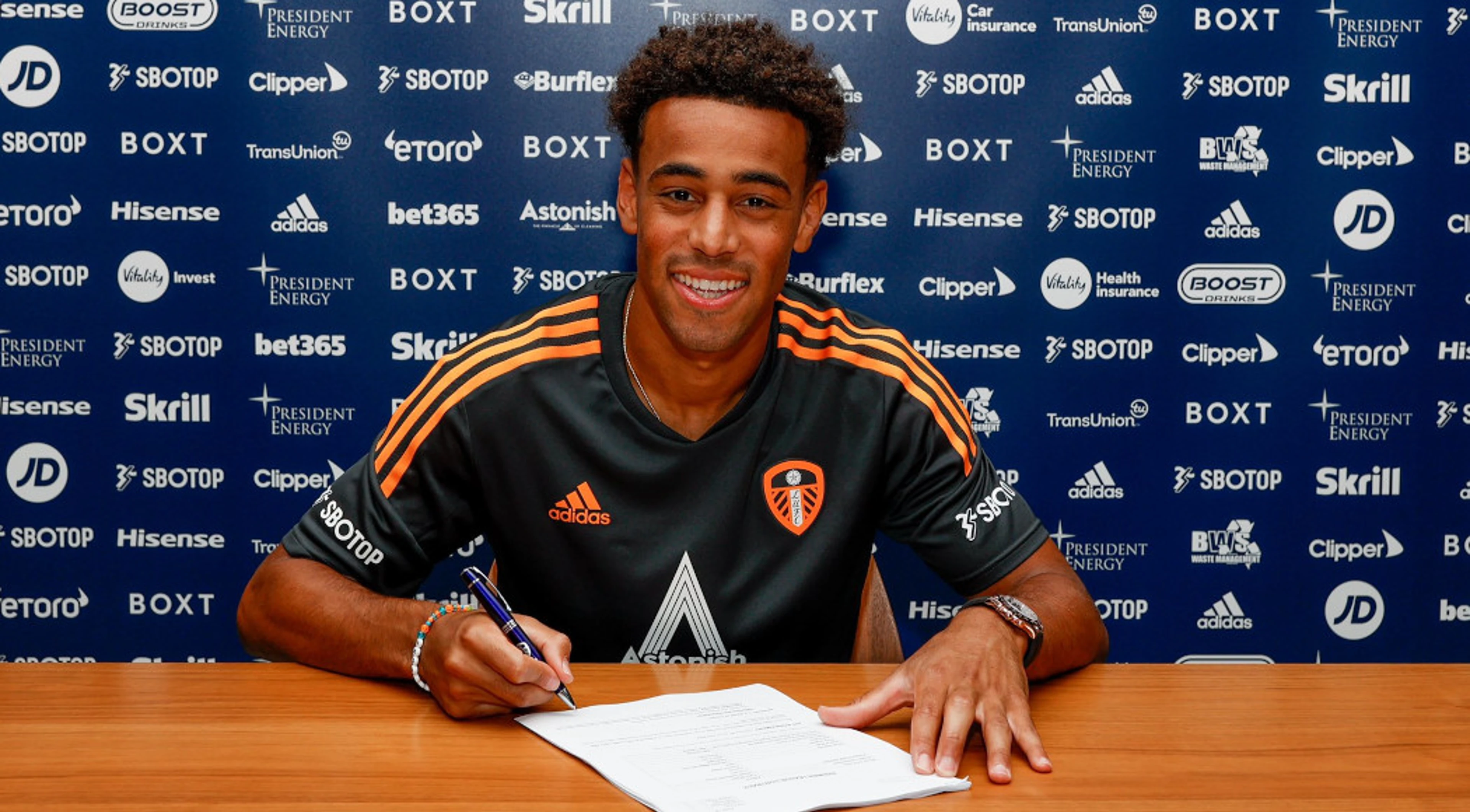 United States midfielder Adams joins Leeds