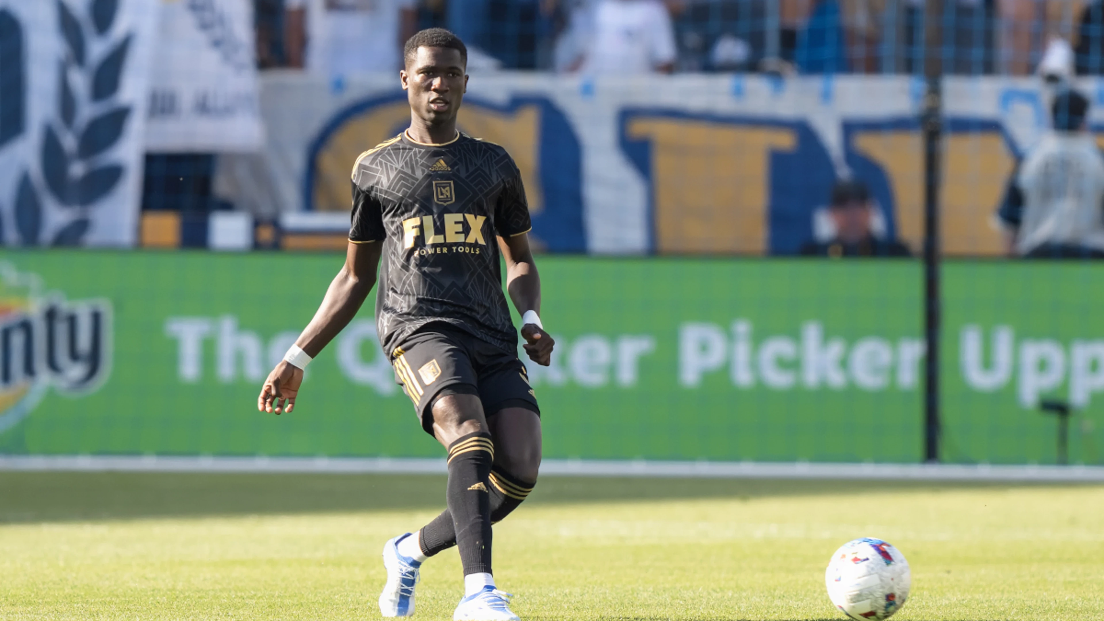 Mamadou Fall sent to Barcelona on permanent transfer