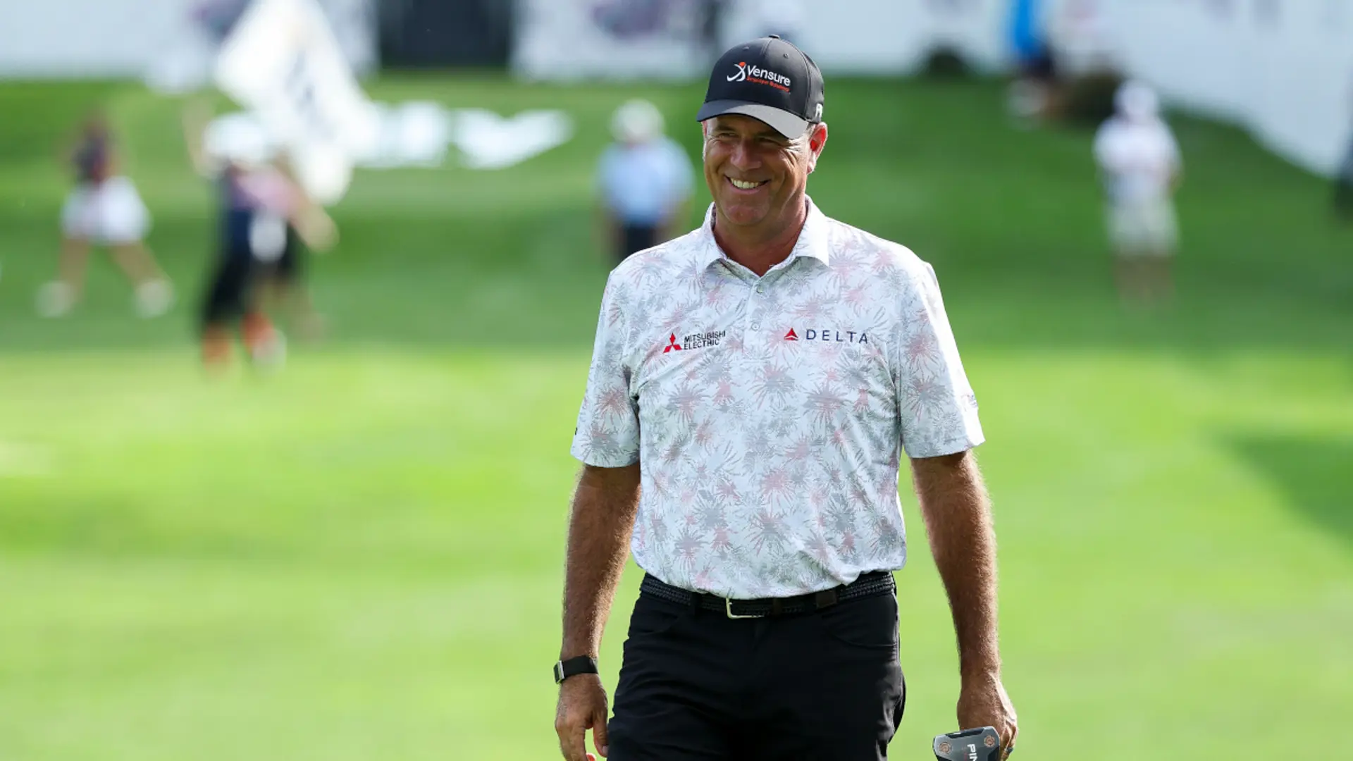 Stewart Cink cards 62 and takes early lead at Ally Challenge