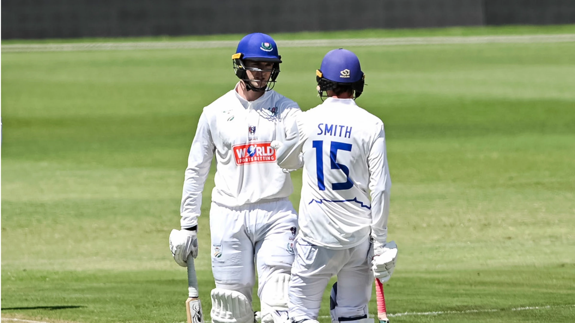 Smith hits 56*, but Dolphins grab four wickets in opening session