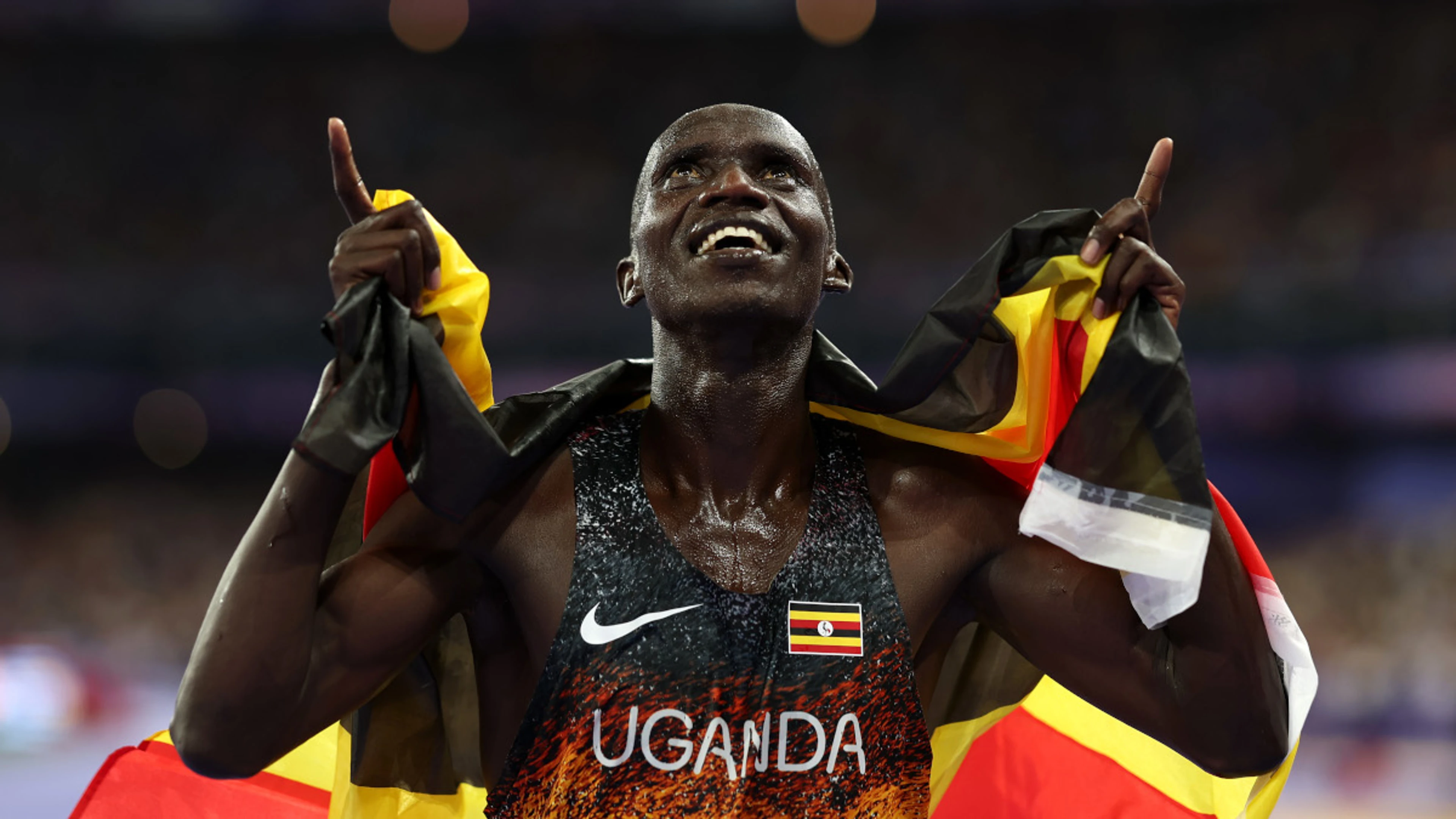 Cheptegei blasts clear to win 10 000m, USA blitz relay record