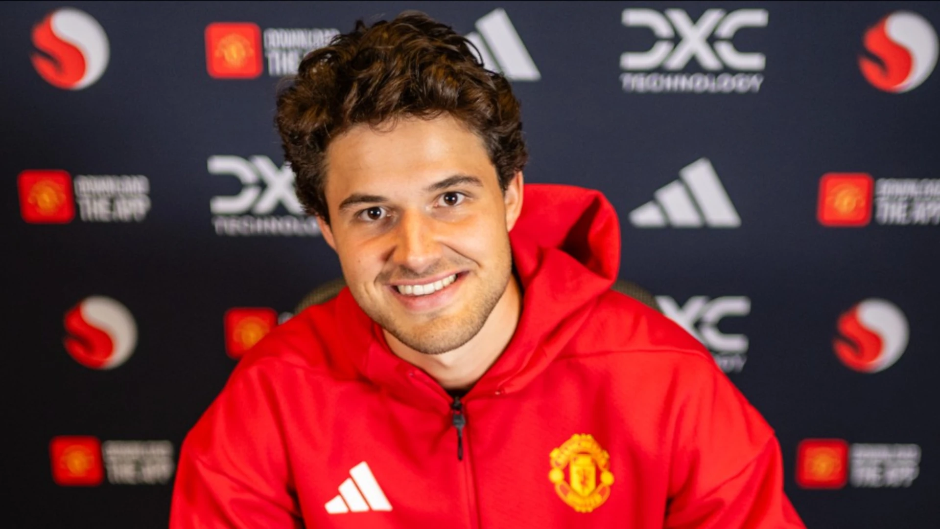 Man Utd sign Antwerp goalkeeper Senne Lammens