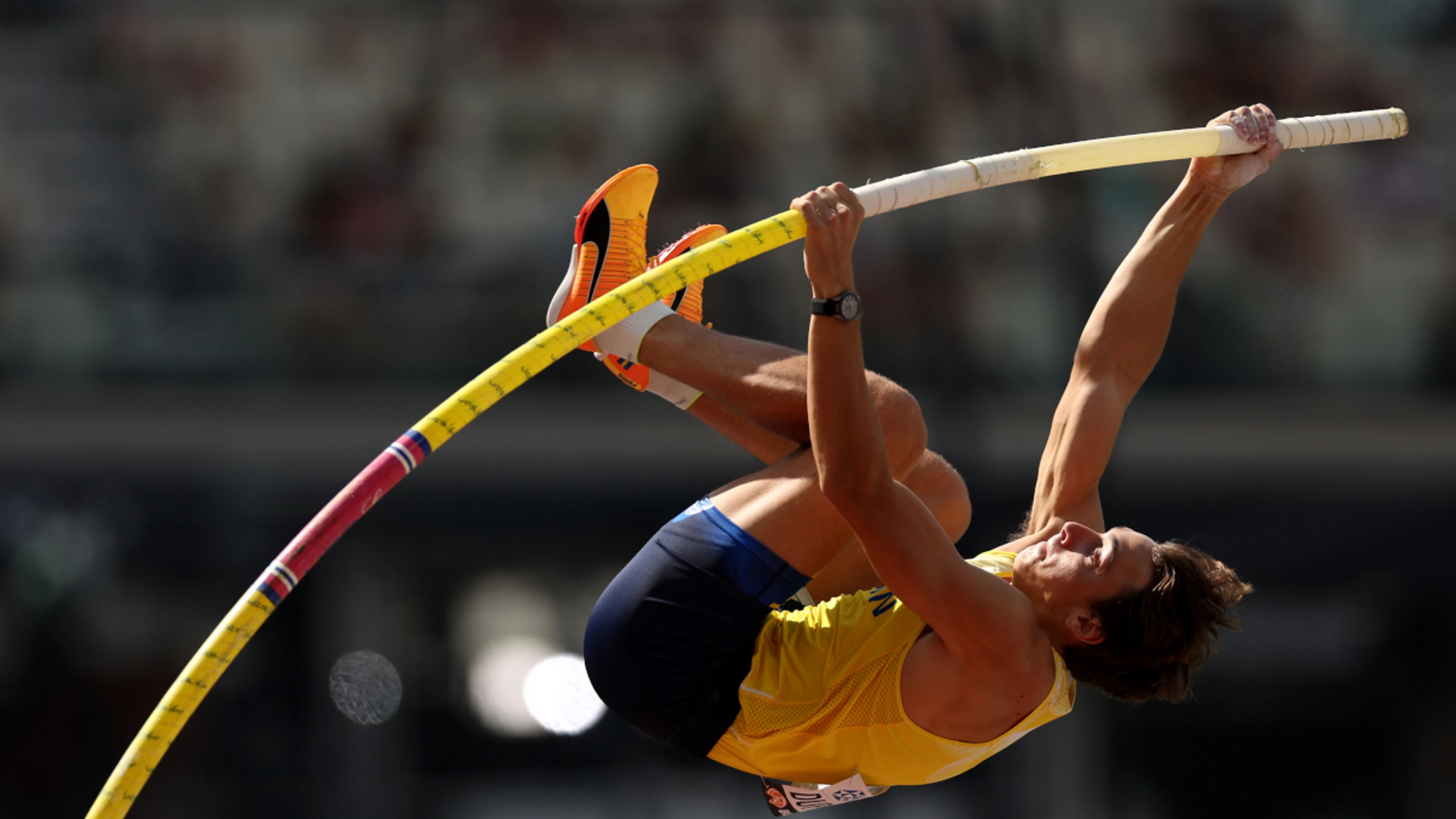 Duplantis soars into world pole vault final