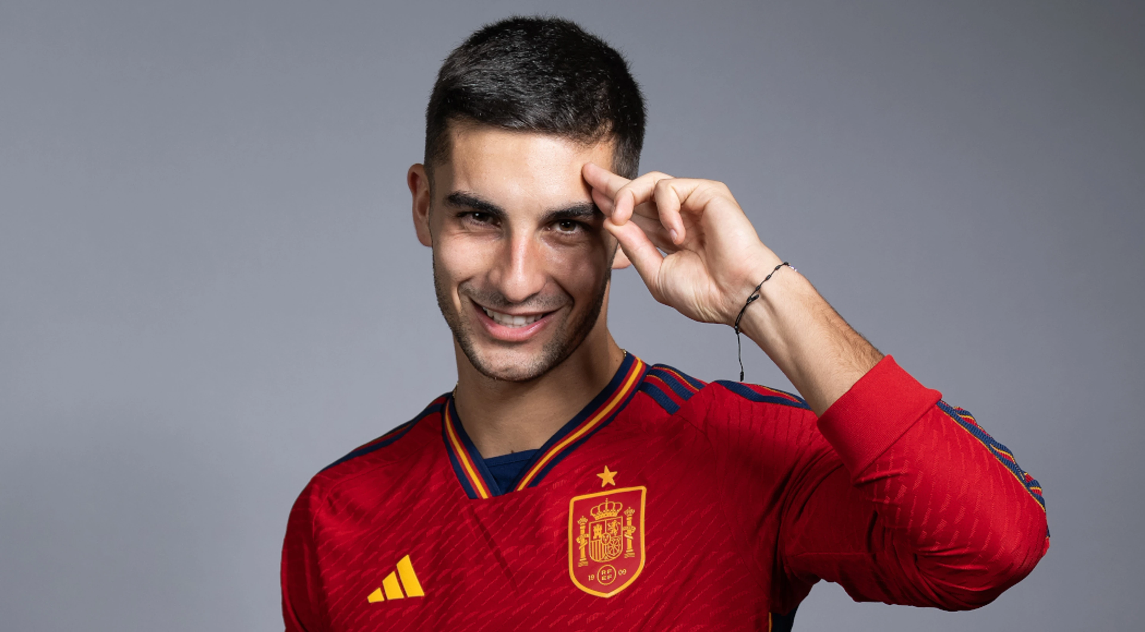 Me and the coach's daughter? No pressure, says Spain's Torres