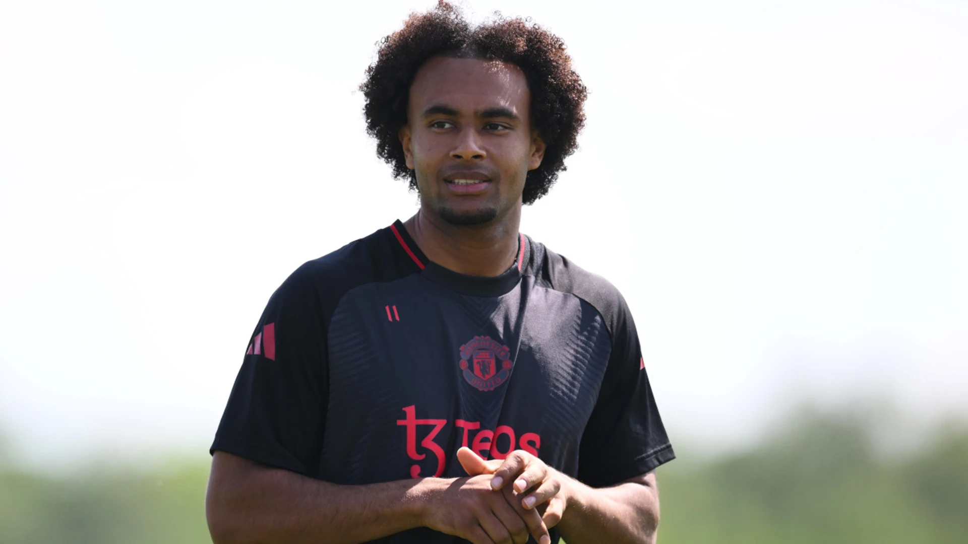 Zirkzee makes return to Man United training