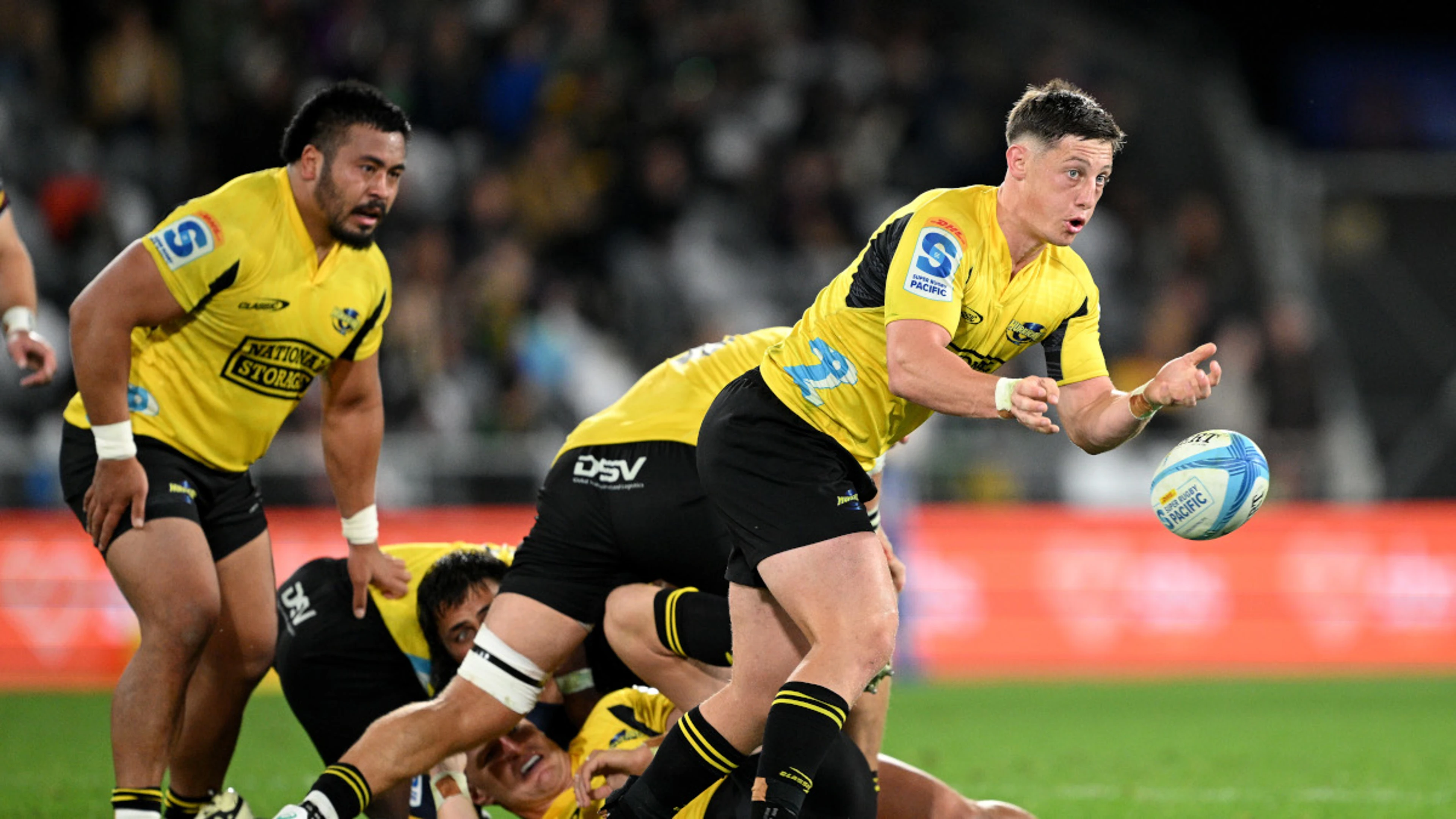 Super Rugby-leading Hurricanes outclass Highlanders