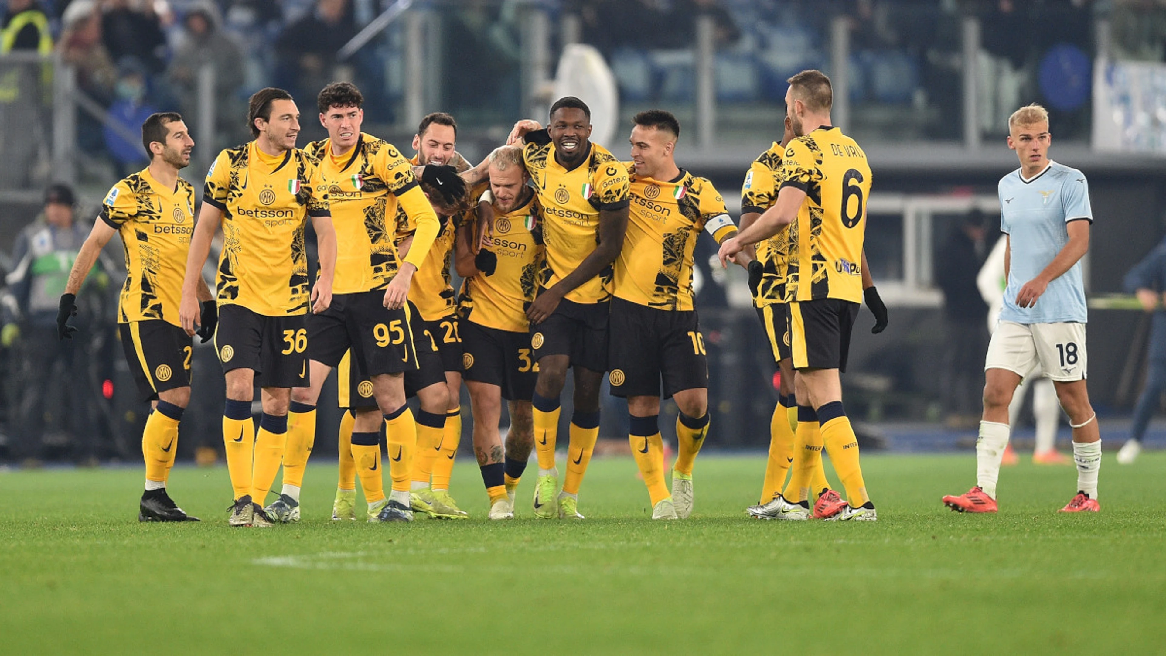 Inter hit Lazio for six to stay on tail of Serie A leaders Atalanta