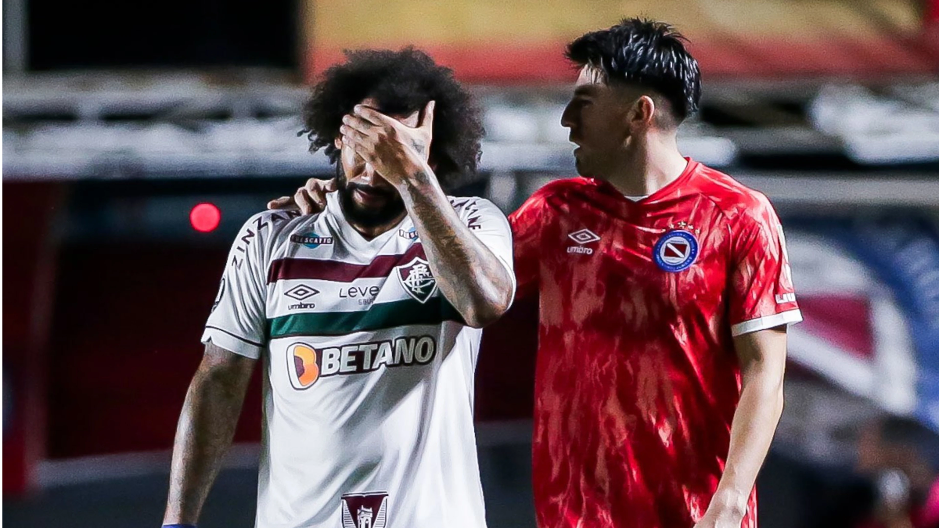 Argentine footballer's knee fully dislocated in Libertadores injury