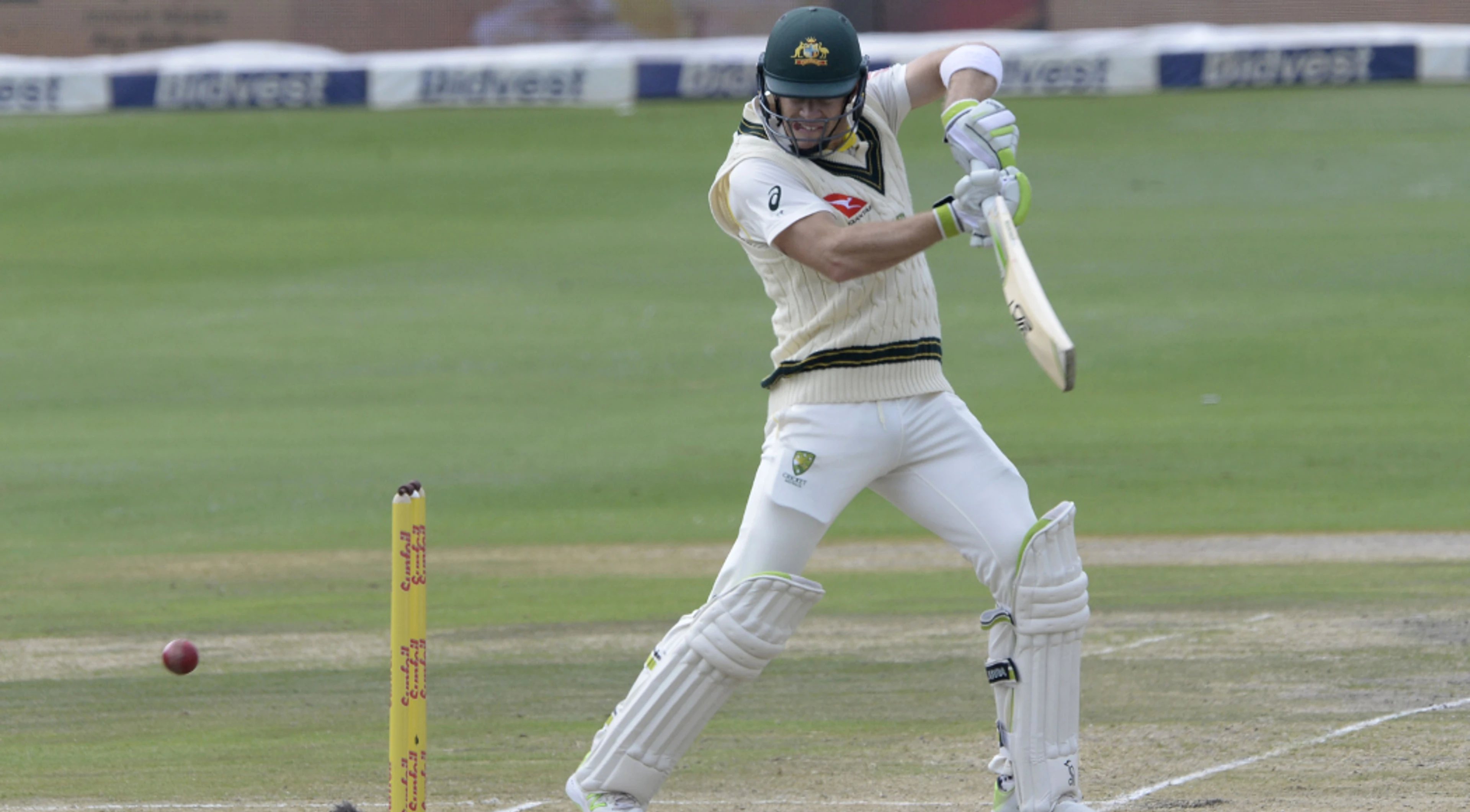 Paine will not give up captaincy meekly