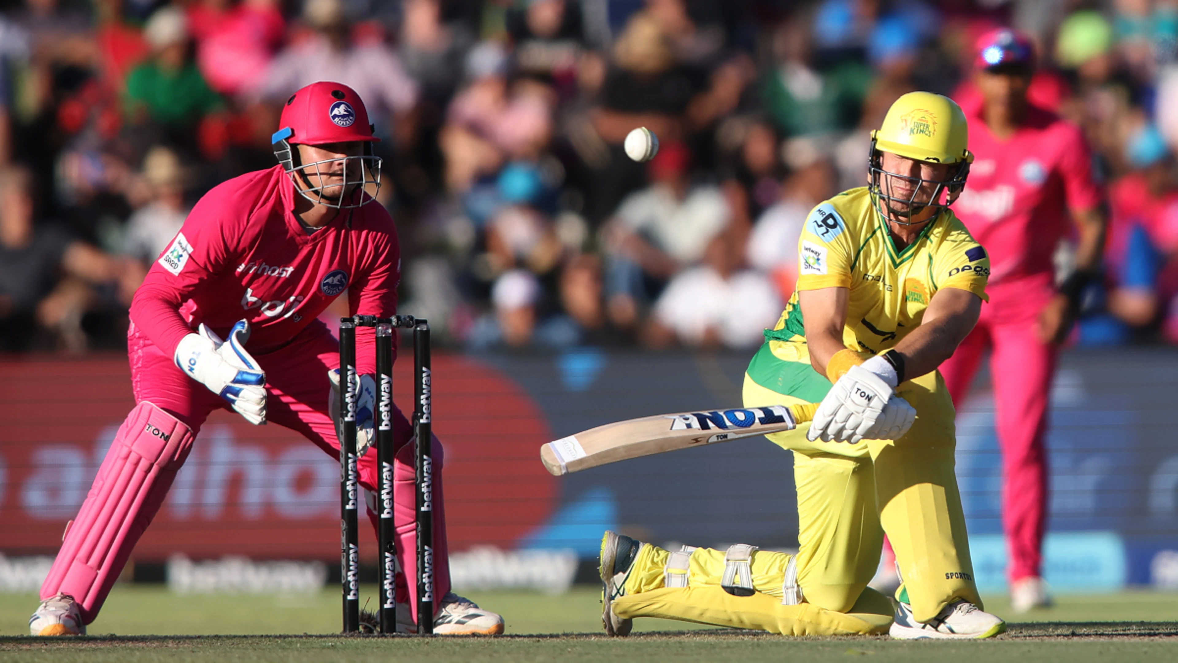 Du Plooy powers Super Kings to defendable total against Royals