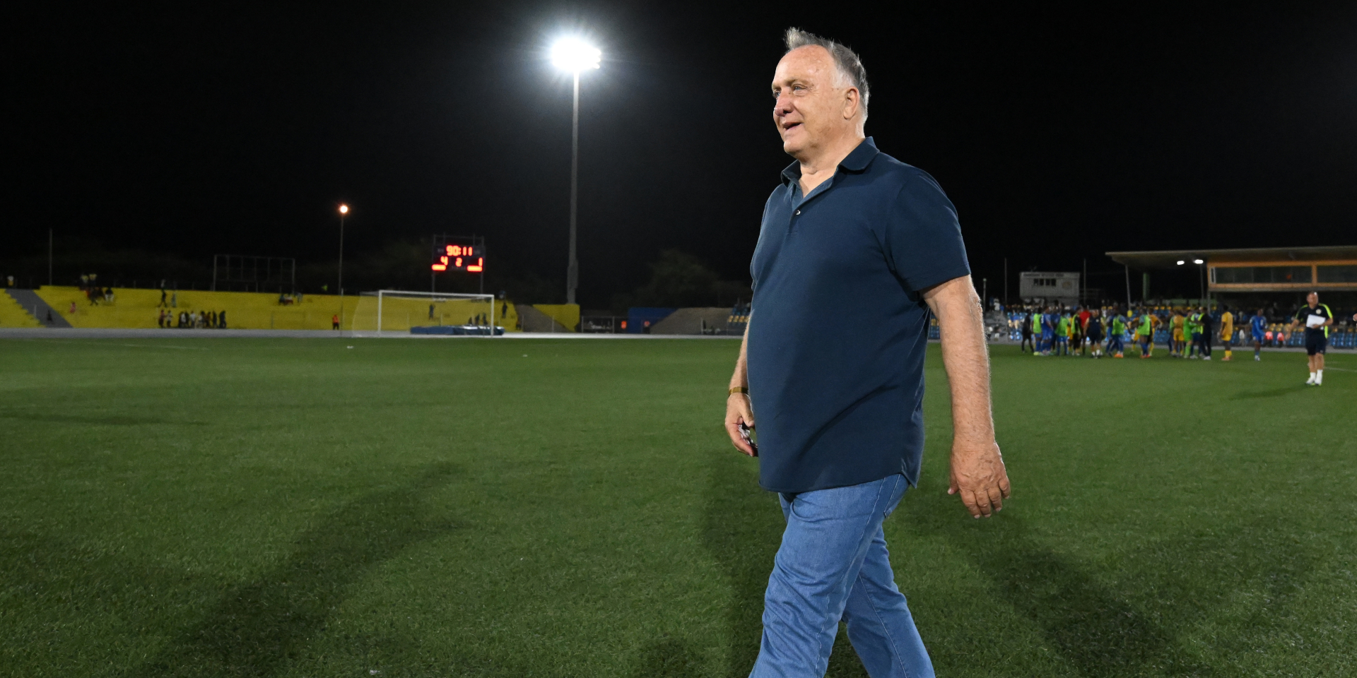 Advocaat leaves Curacao four months out from World Cup