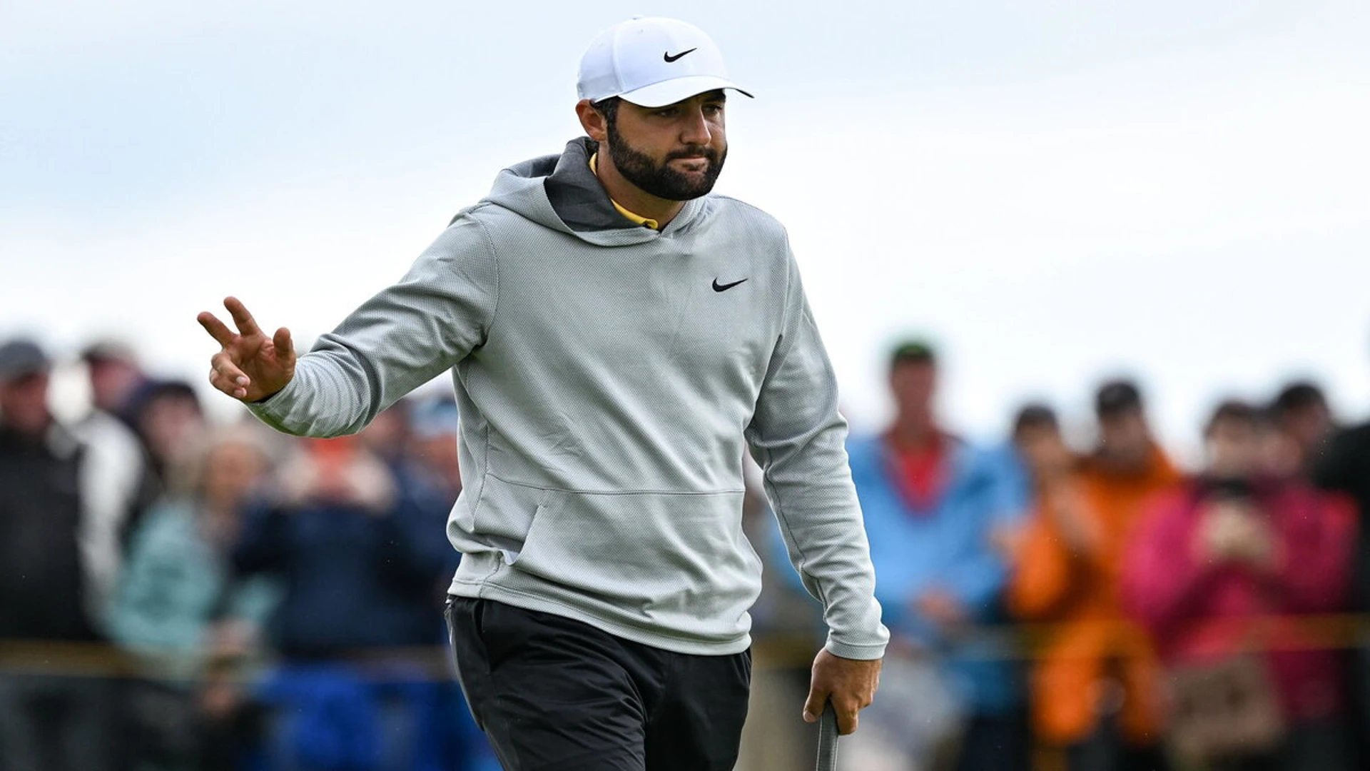 DAY 2: Charging Scheffler closes on British Open lead