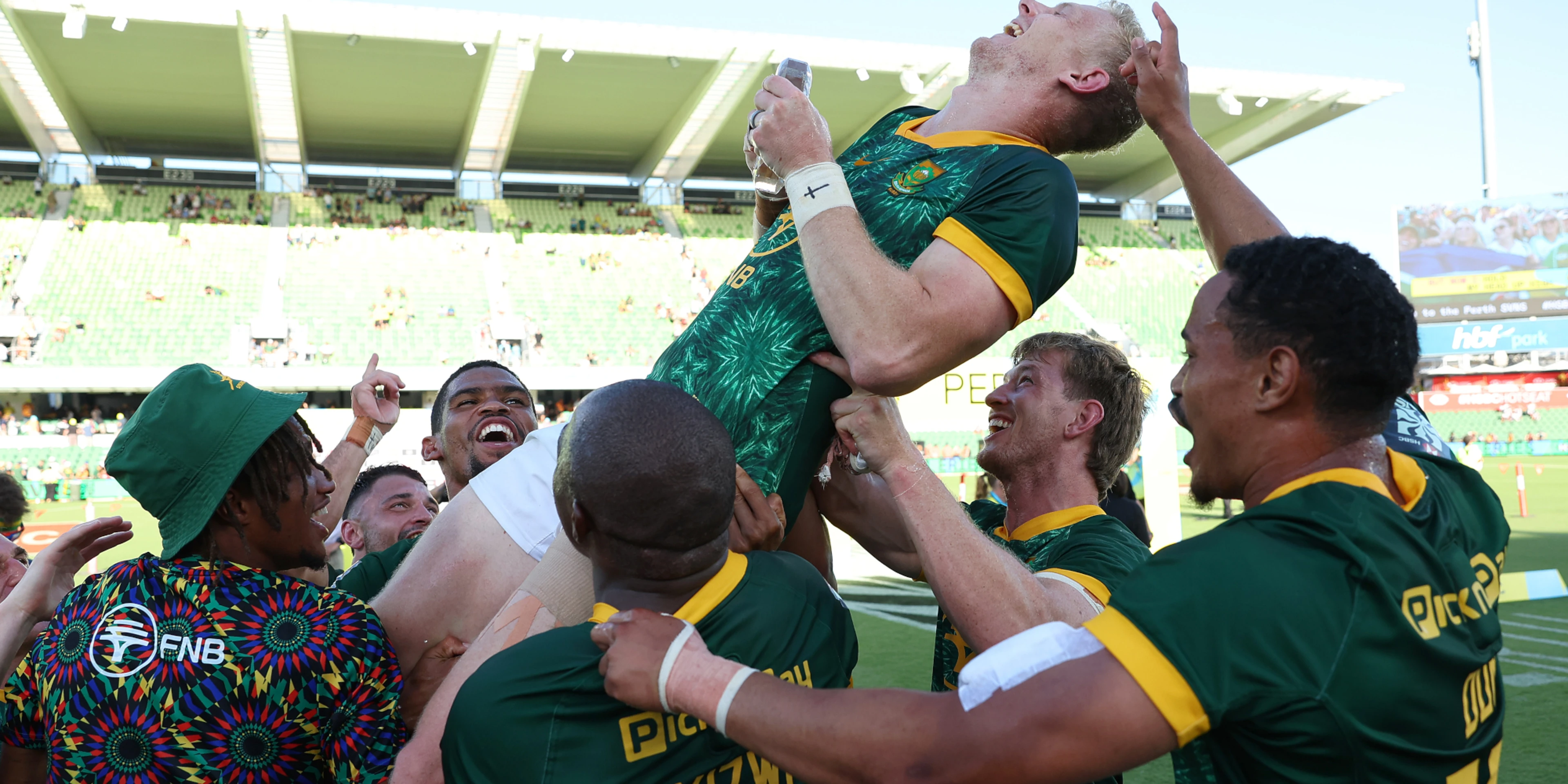 Oosthuizen brace sees Blitzboks down Fiji to claim Perth 7s title