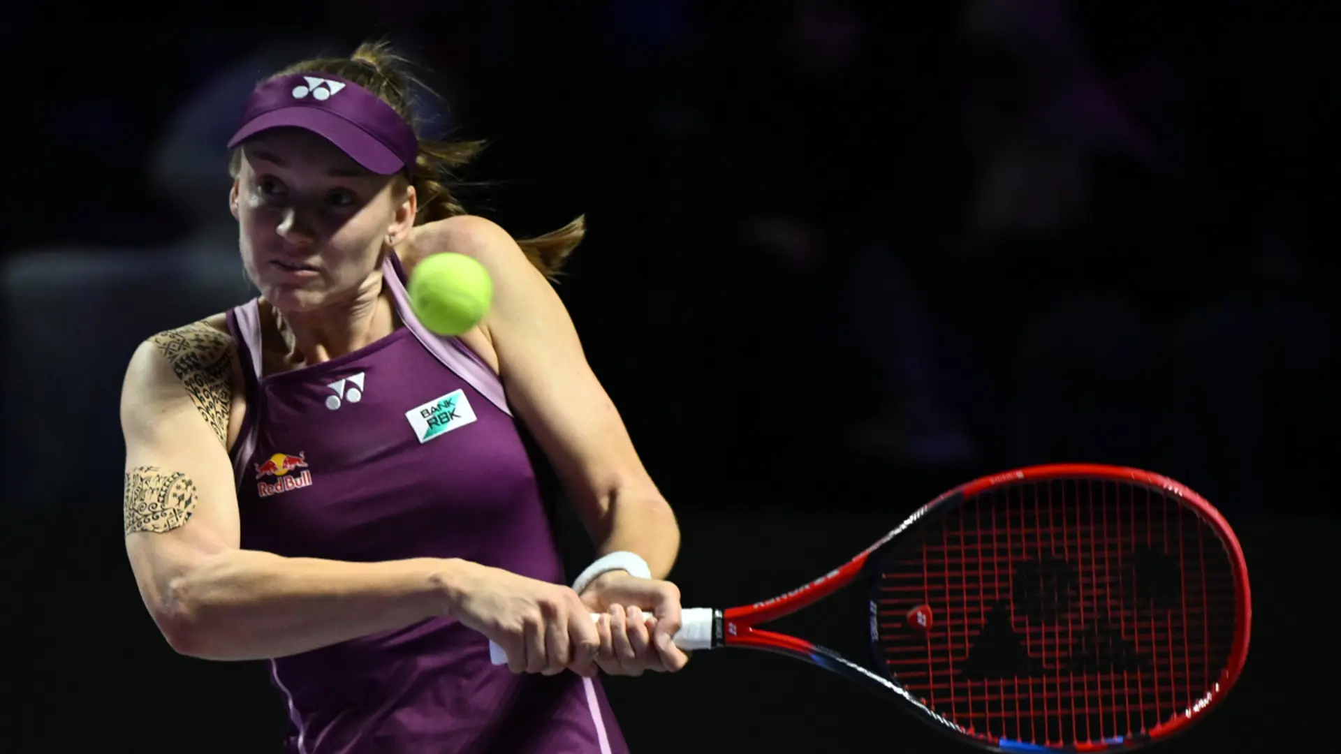 Rybakina stays perfect at WTA Finals with win over alternate Alexandrova