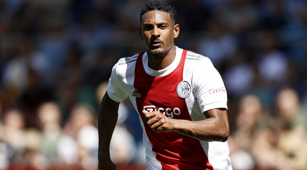 Dortmund on verge of signing Haller as Haaland replacement