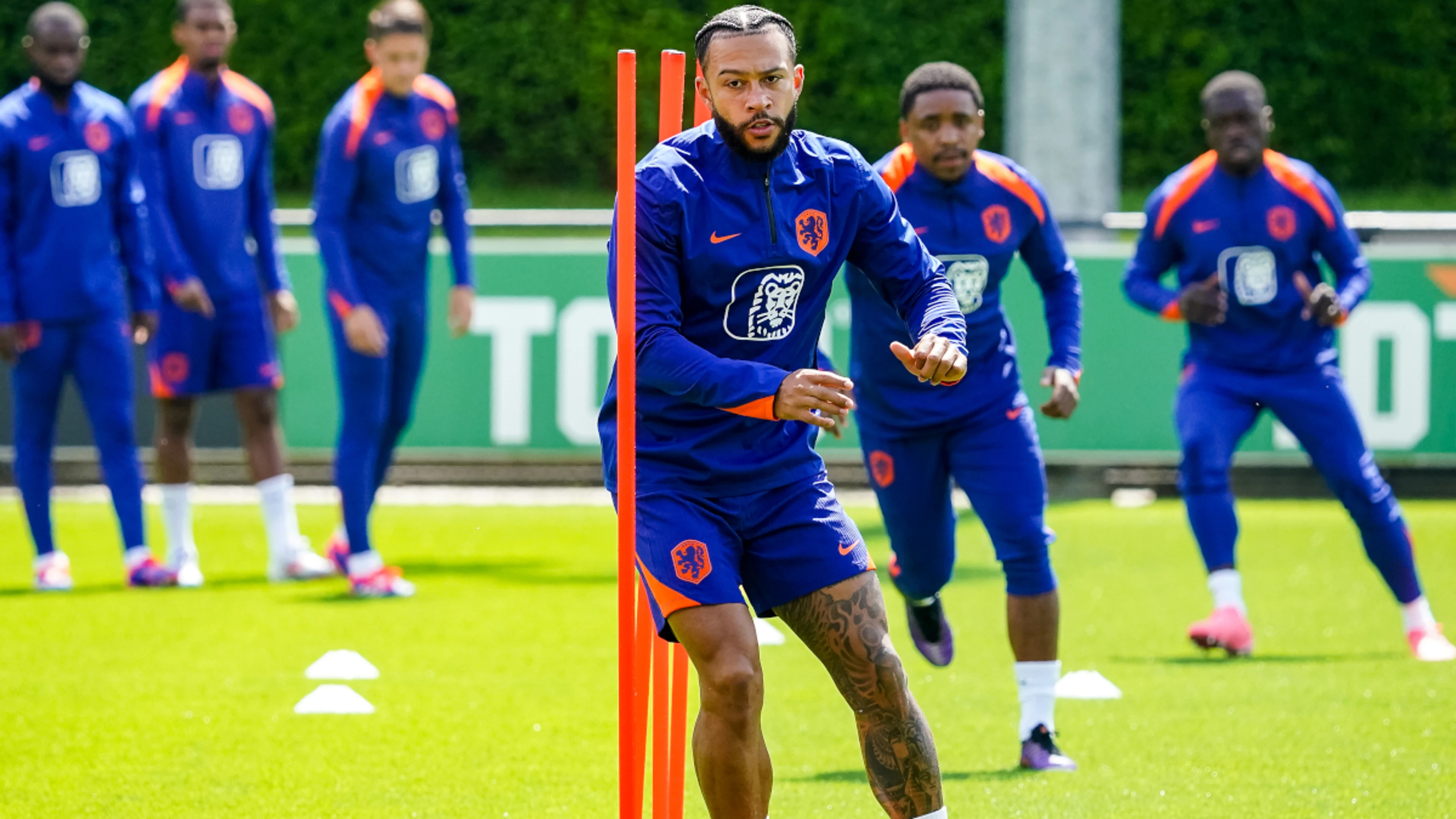 Koeman picks De Jong and Depay for Euro 2024