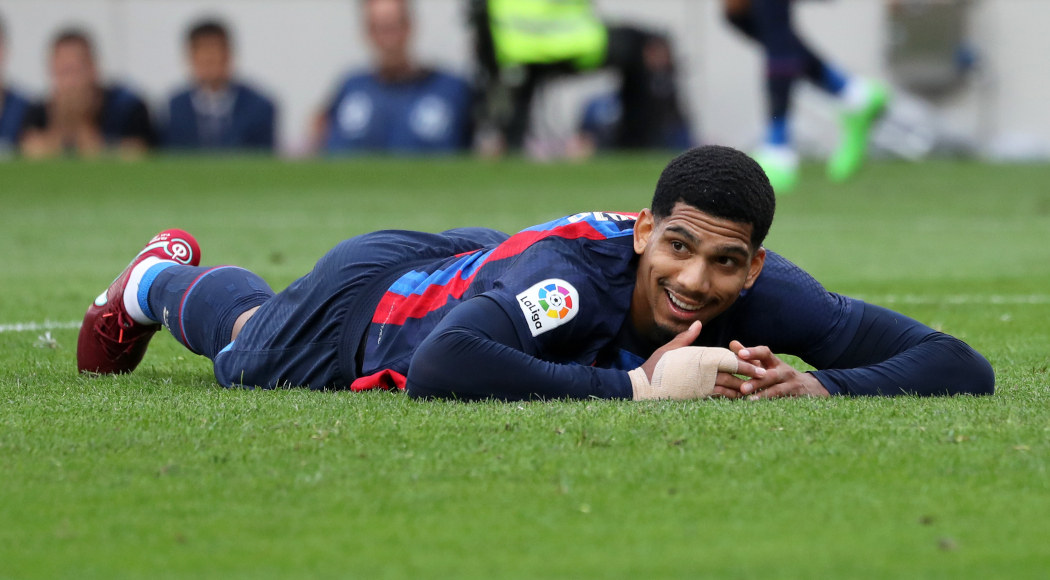 Uruguay name injured Araujo, Cavani in World Cup squad