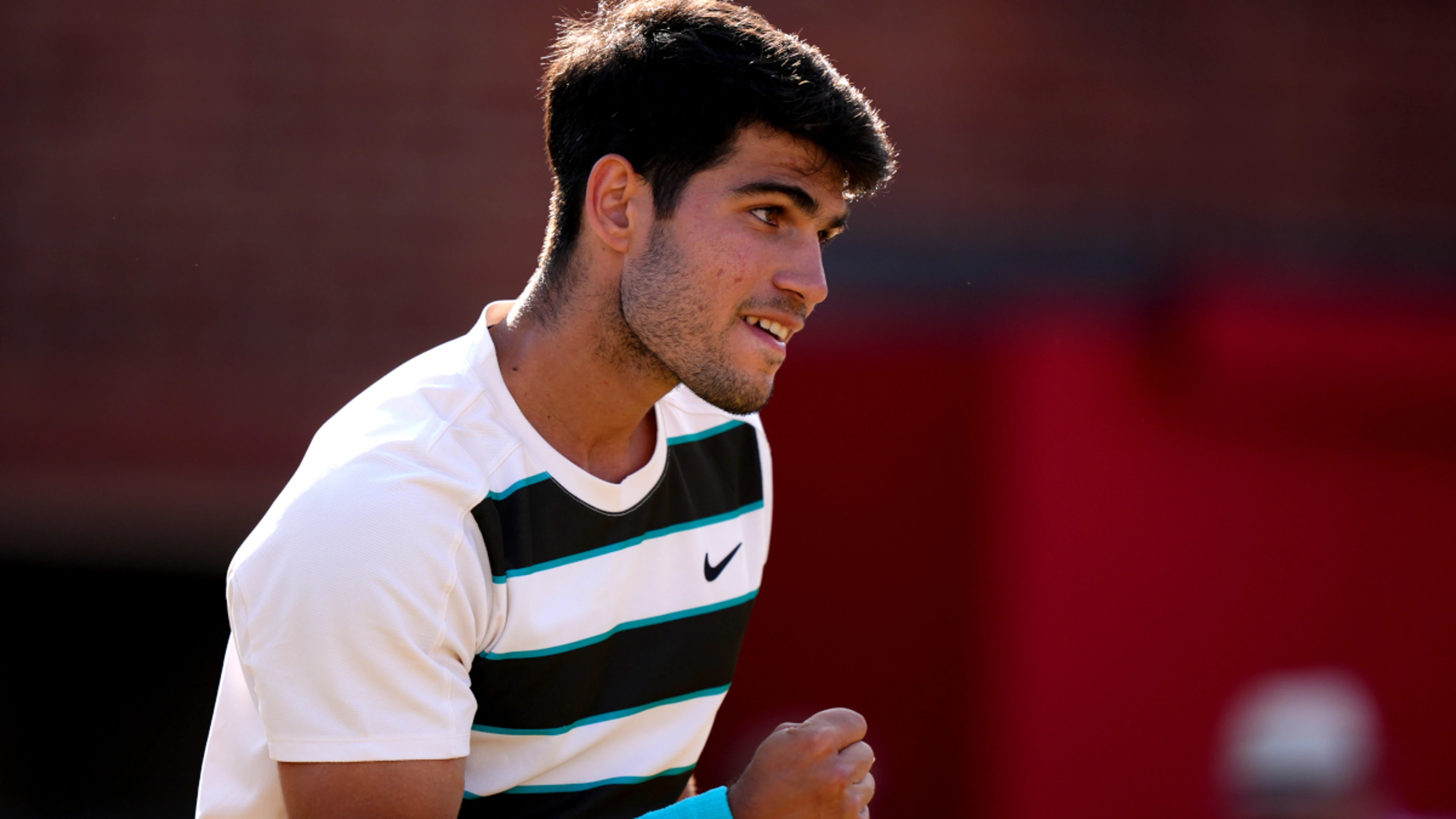 Alcaraz extends winning streak, Draper into semifinals at Queen's