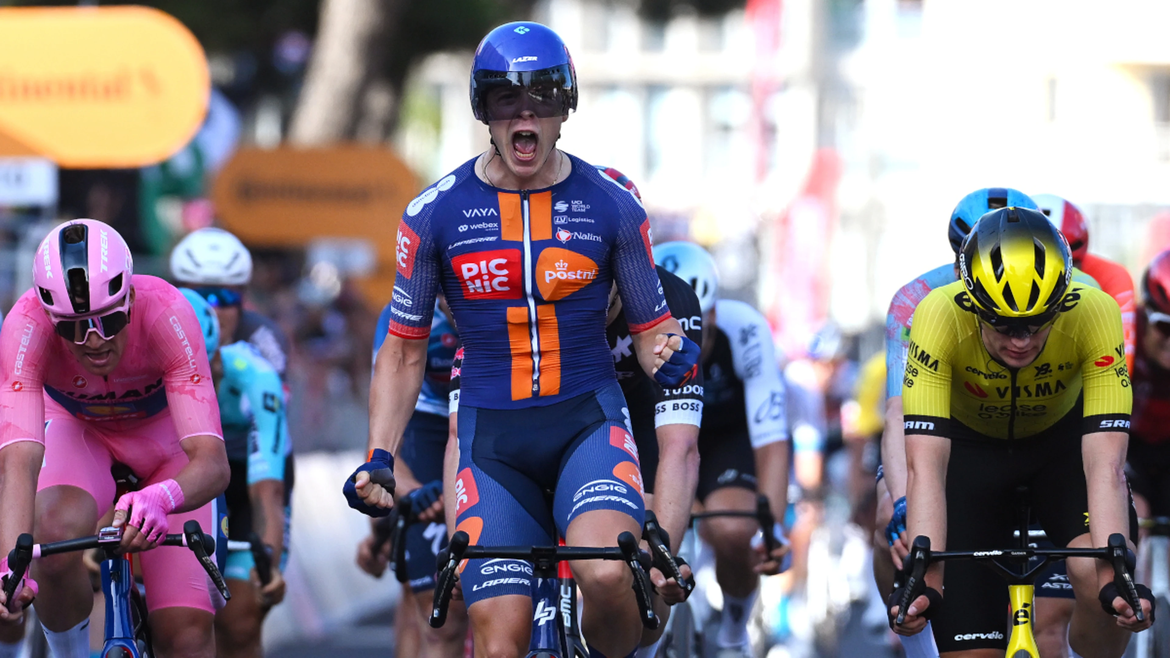 Dutch rider van Uden springs surprise to win Giro sprint