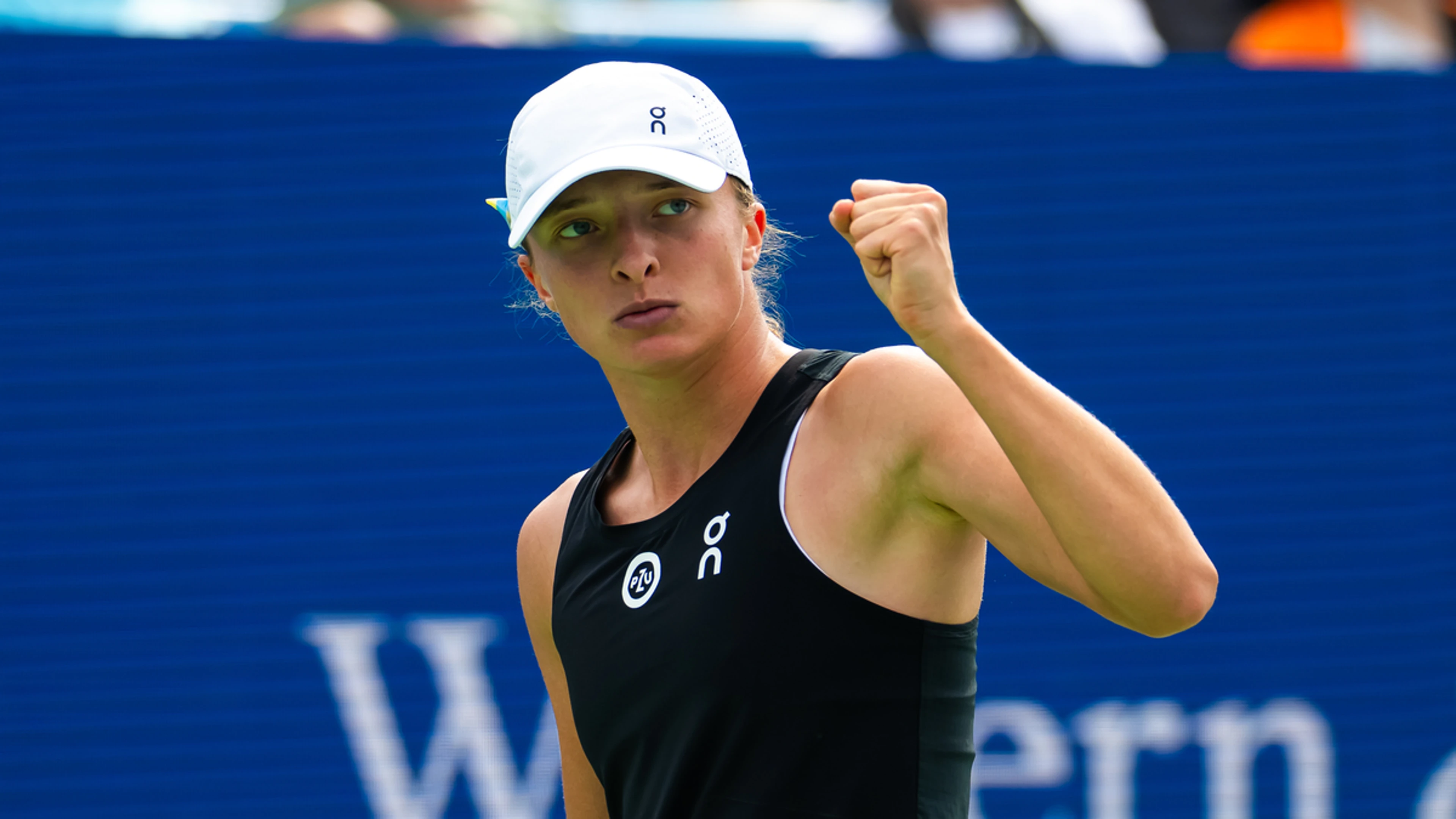 Swiatek survives Zheng scare to reach Cincinnati quarterfinals