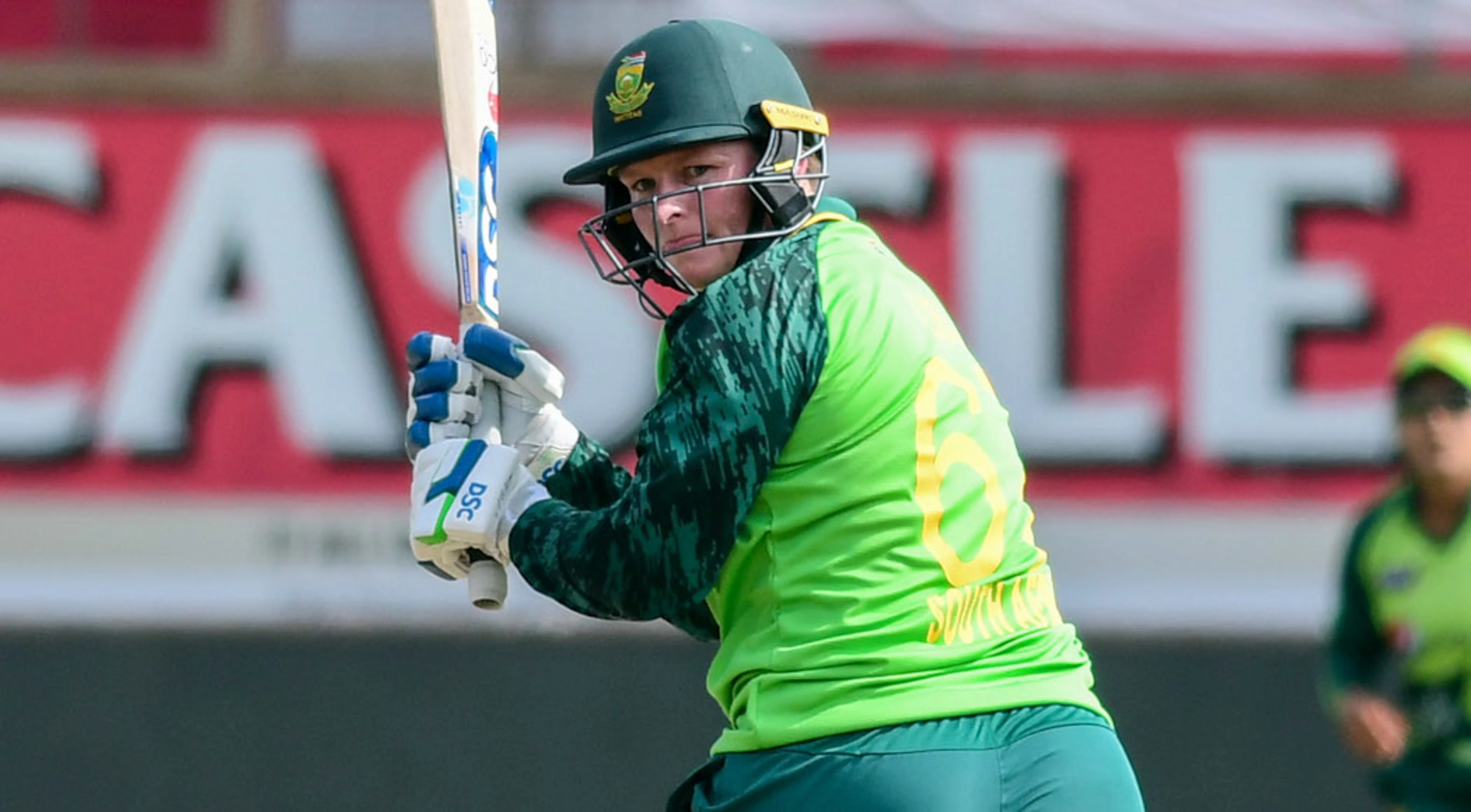 Brilliant Lee helps Momentum Proteas take 2-1 lead