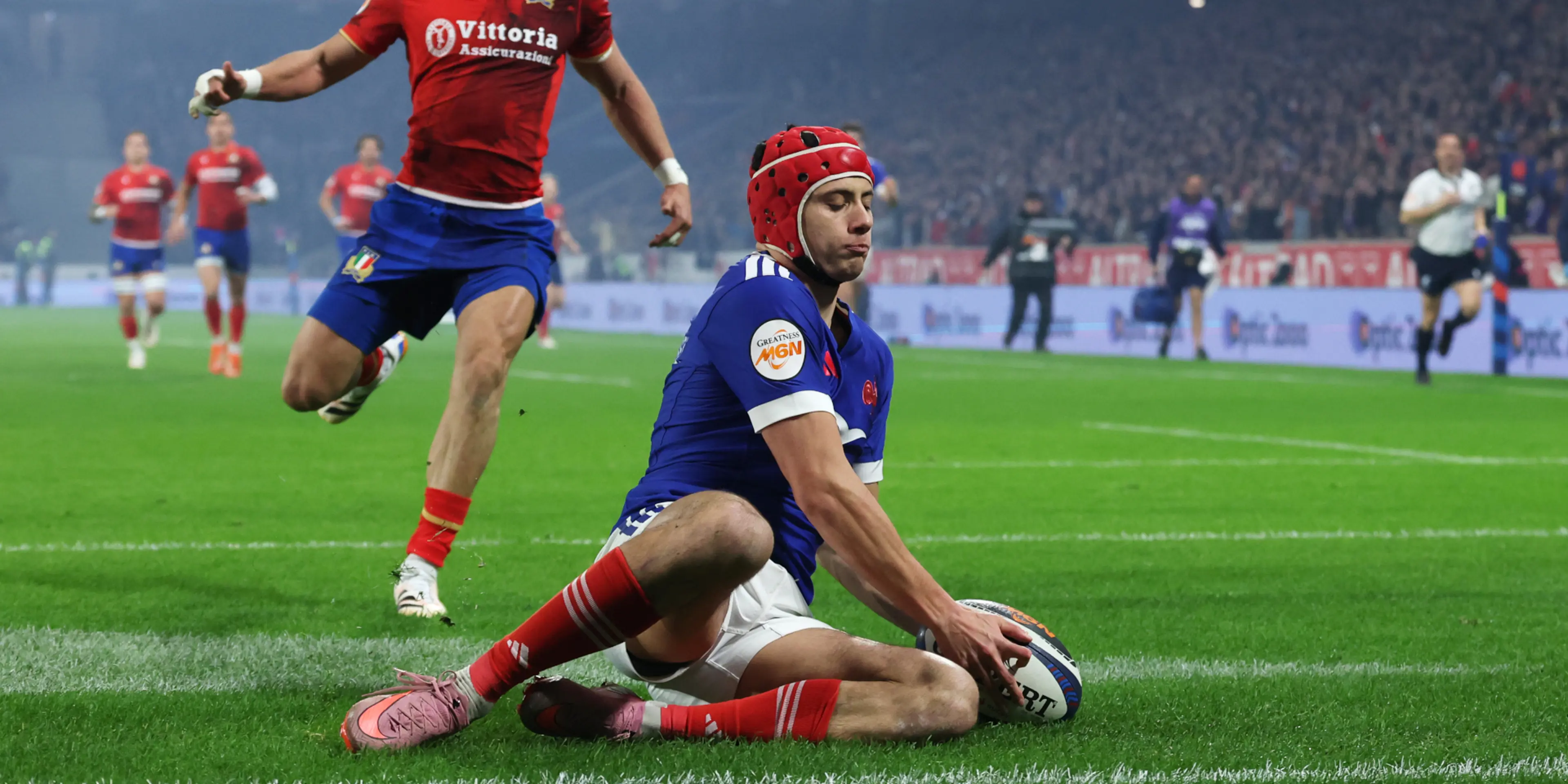 Bielle-Biarrey breaks record as France beat Italy in Six Nations