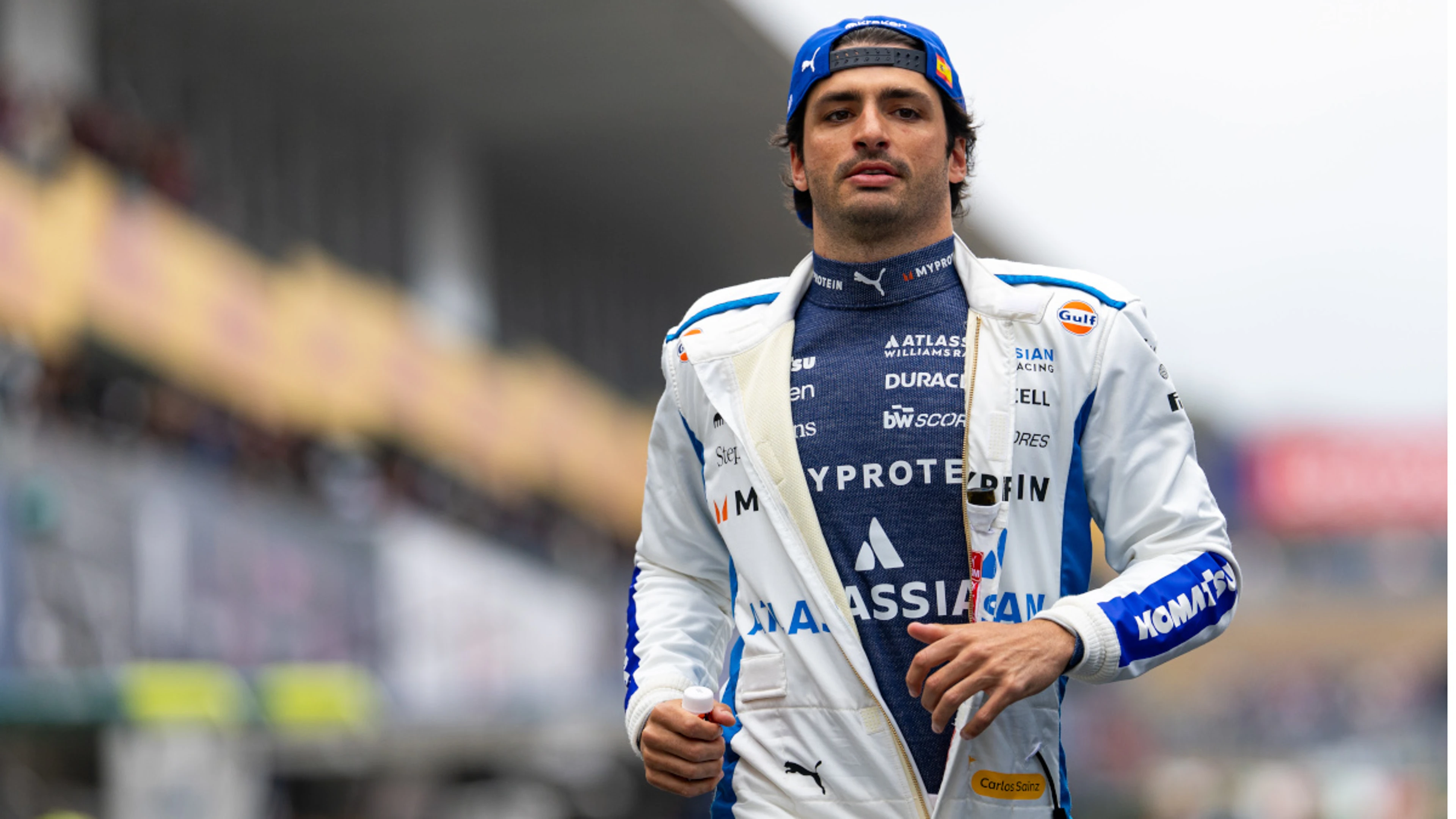 Stomach problem costs Sainz 20,000 euros for anthem breach