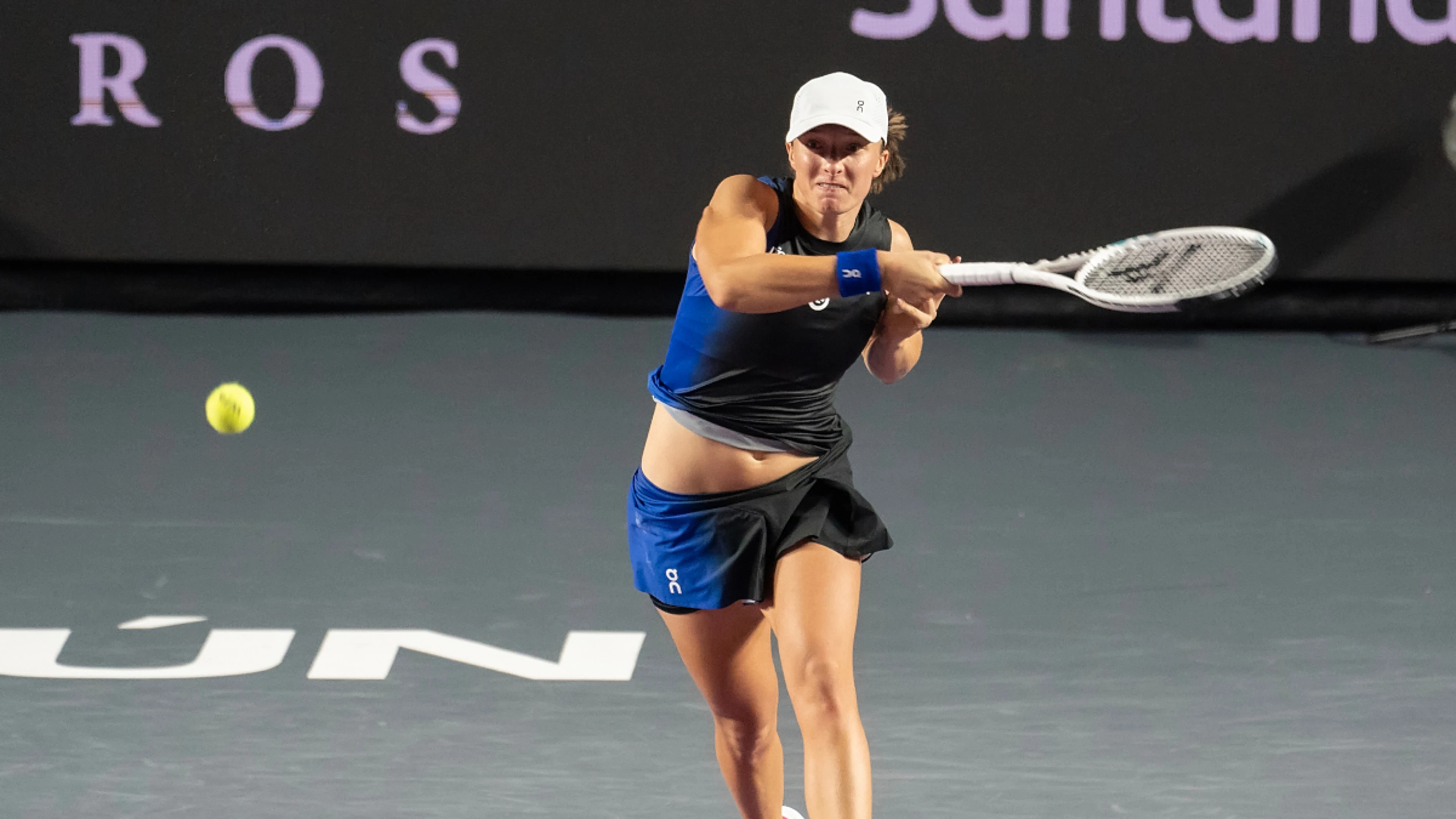 No.2 Swiatek beats No.1 Sabalenka in WTA Finals semis