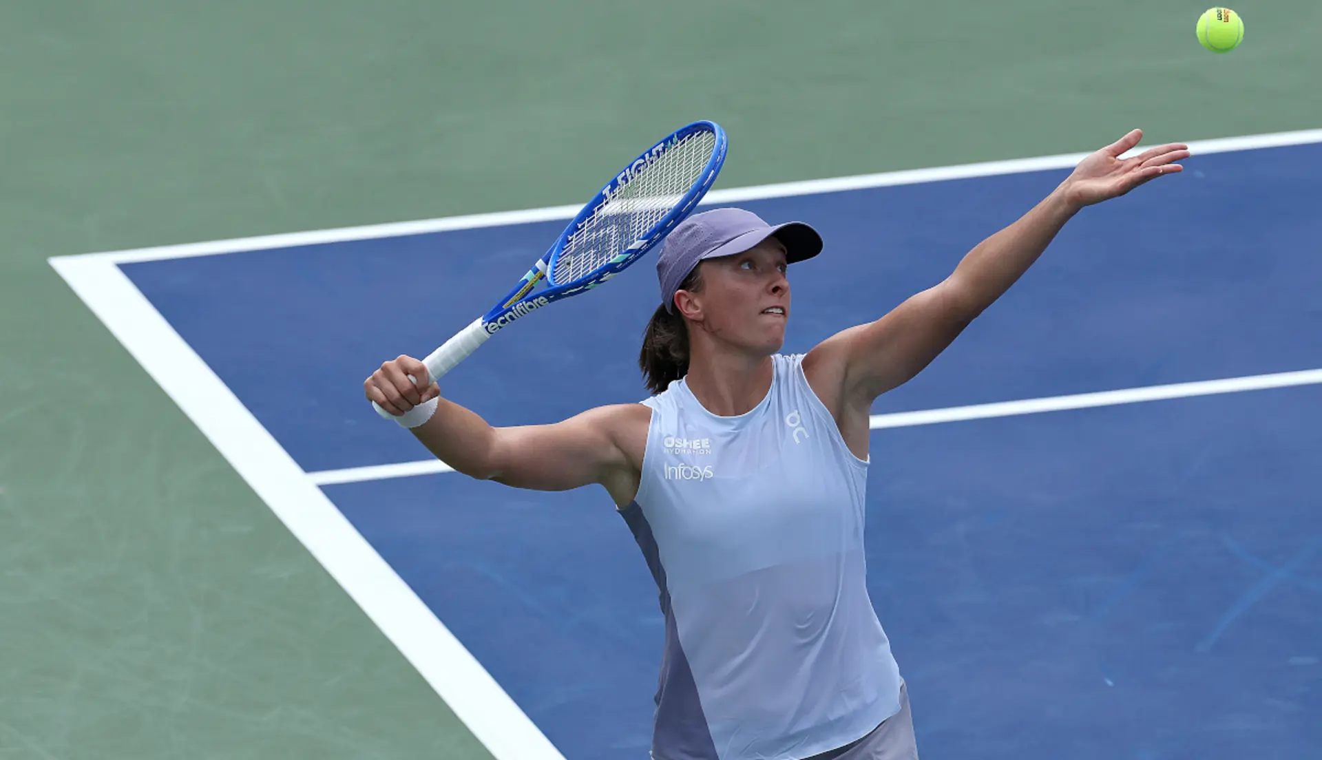 Swiatek shrugs off double duty to reach Korea Open
