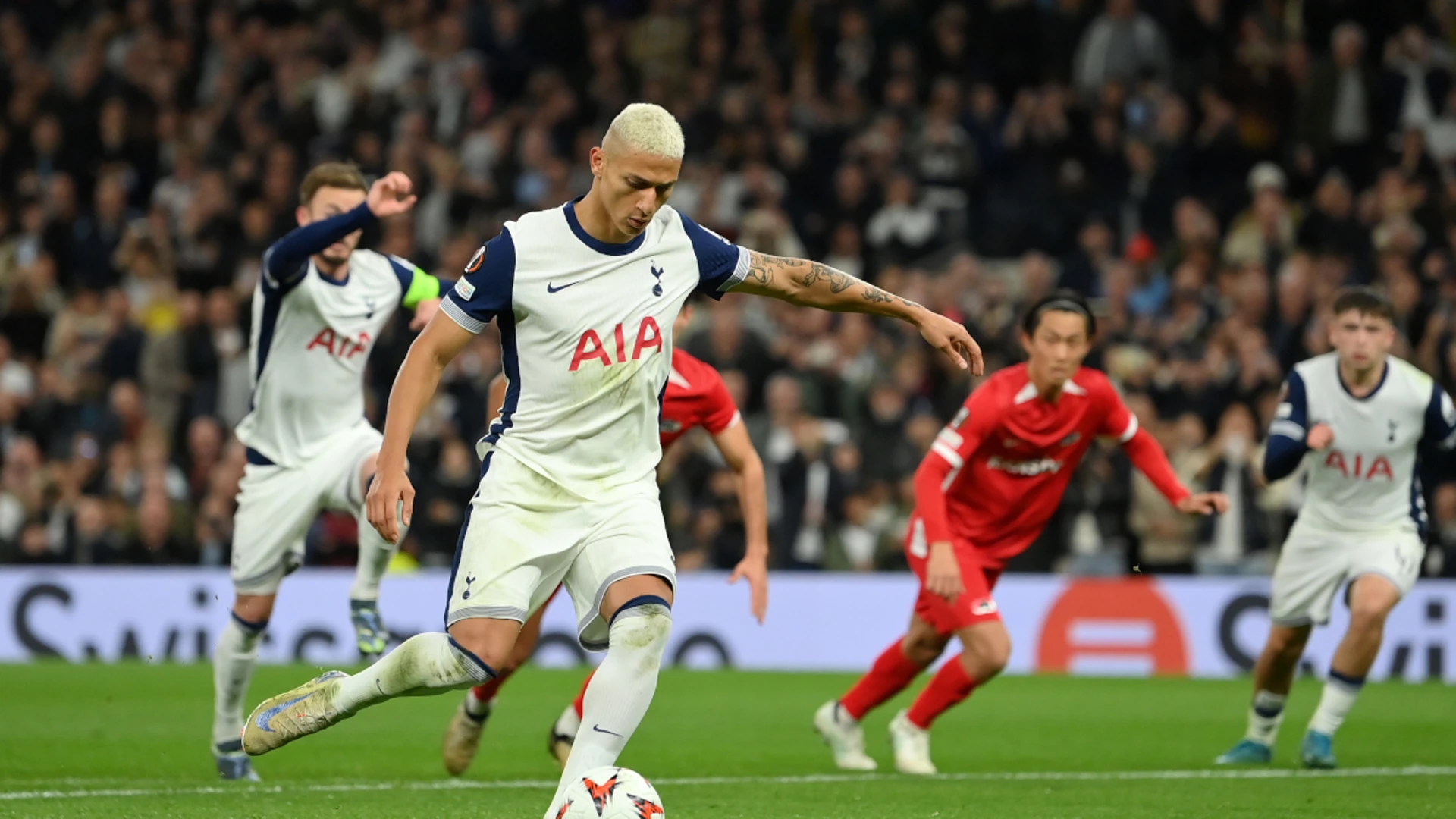 Spurs march on in Europa League as Mourinho sees red against Man Utd