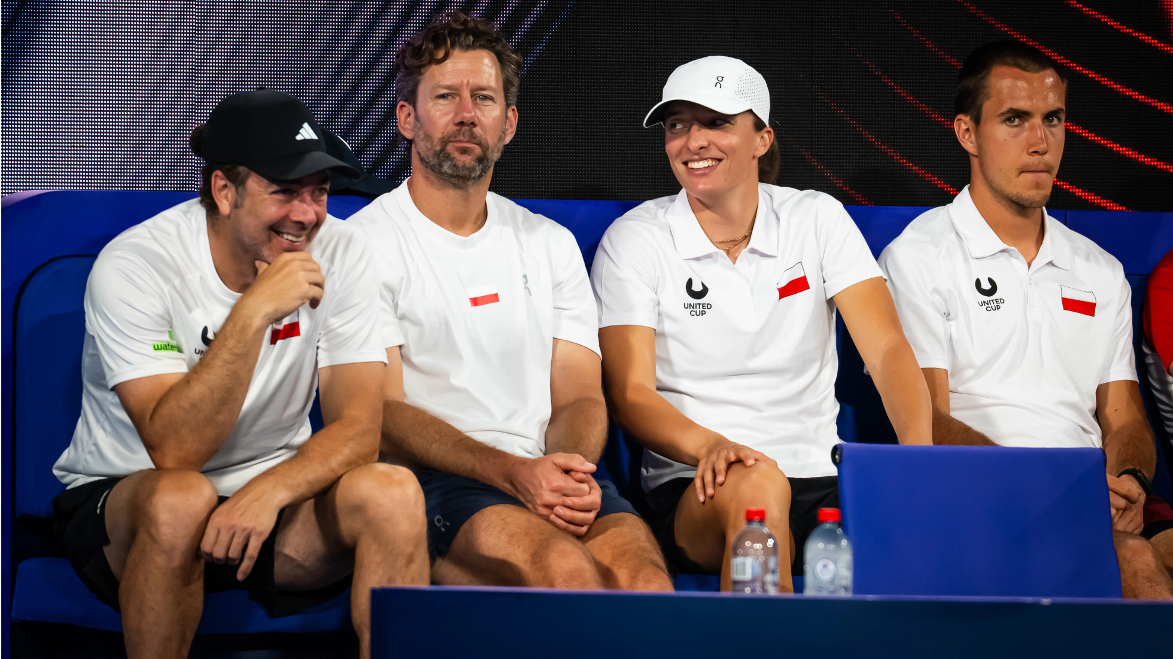 Poland stun the US to set up United Cup summit clash with Switzerland