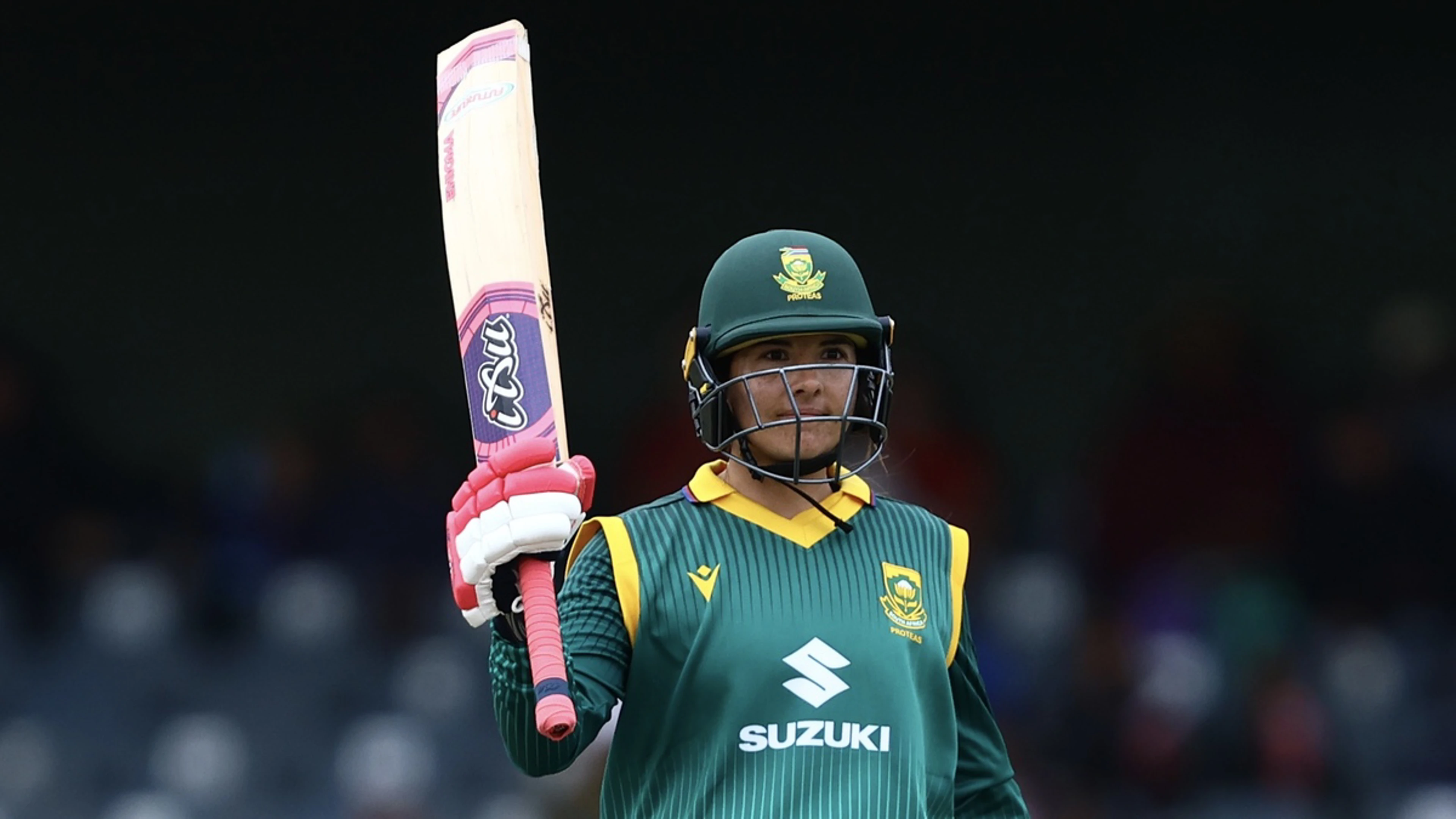 Luus and Smit guide South Africa to comfortable win
