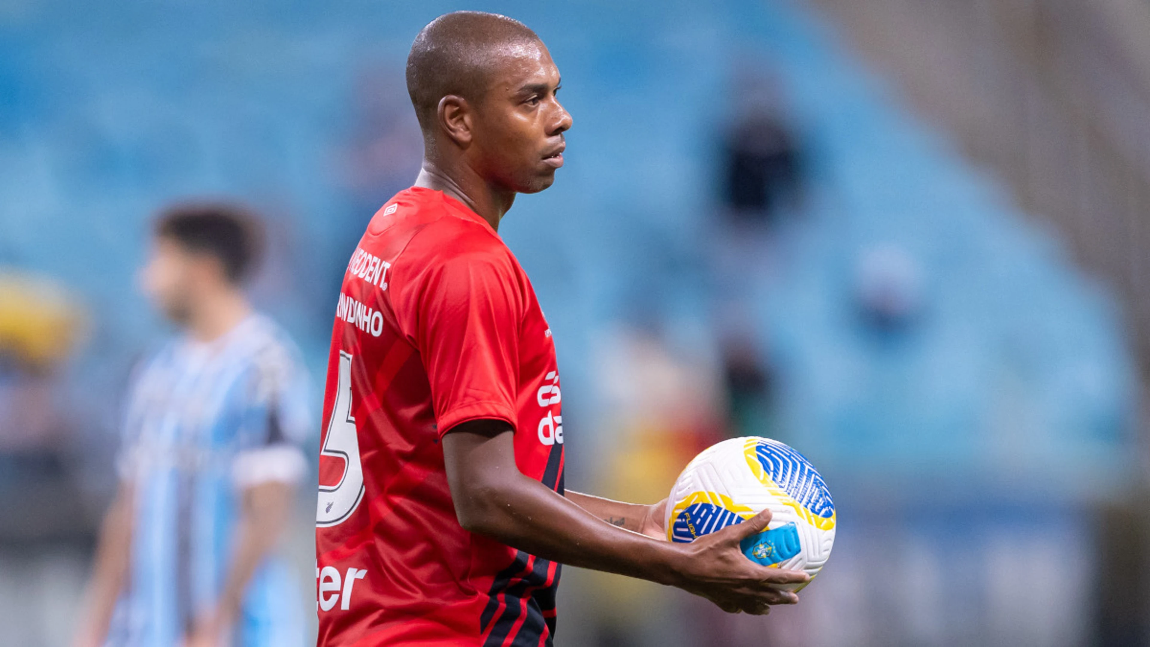 Former Brazil midfielder Fernandinho retires at 40