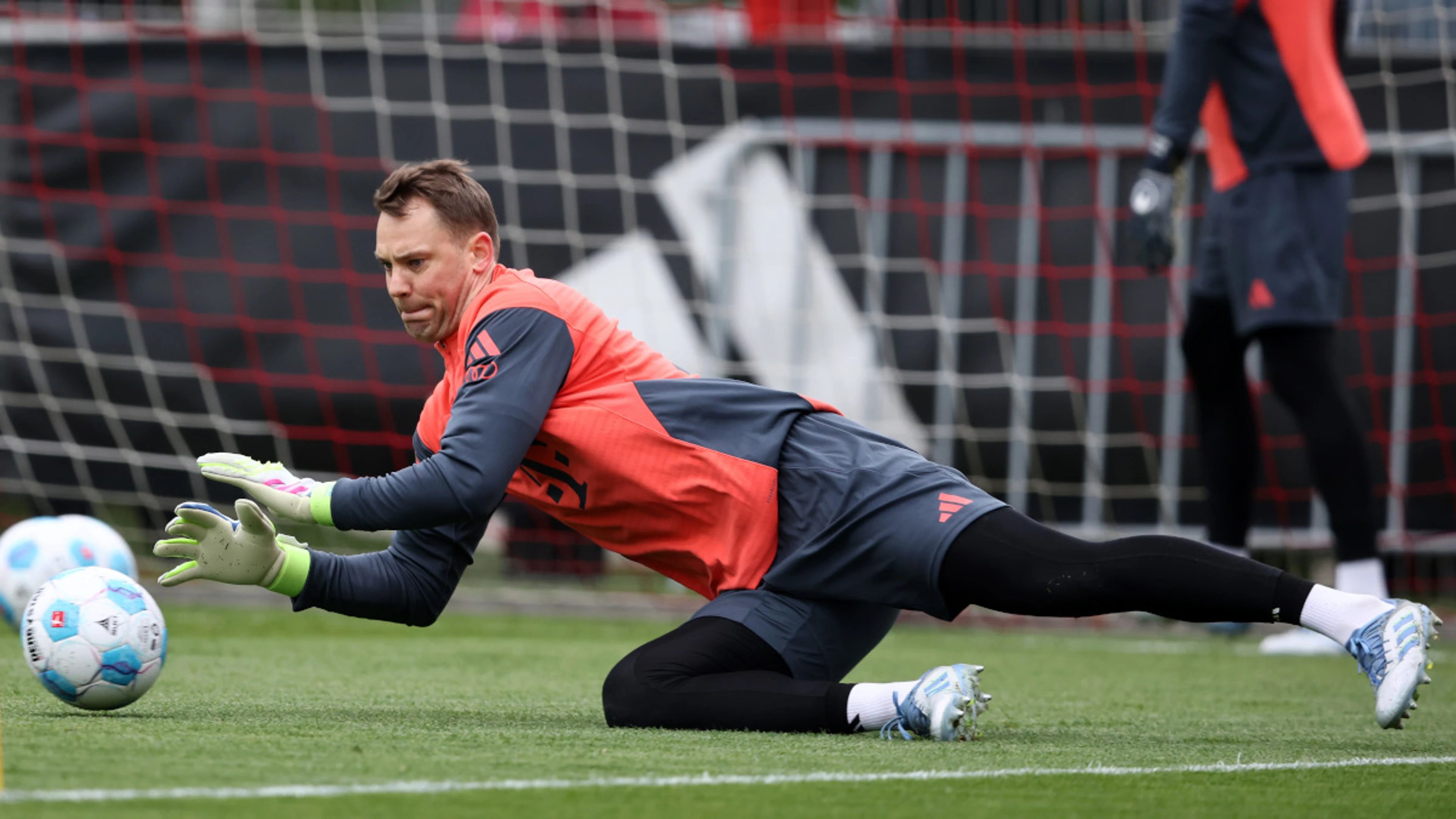 Bayern captain Neuer to return for Mueller's Munich farewell