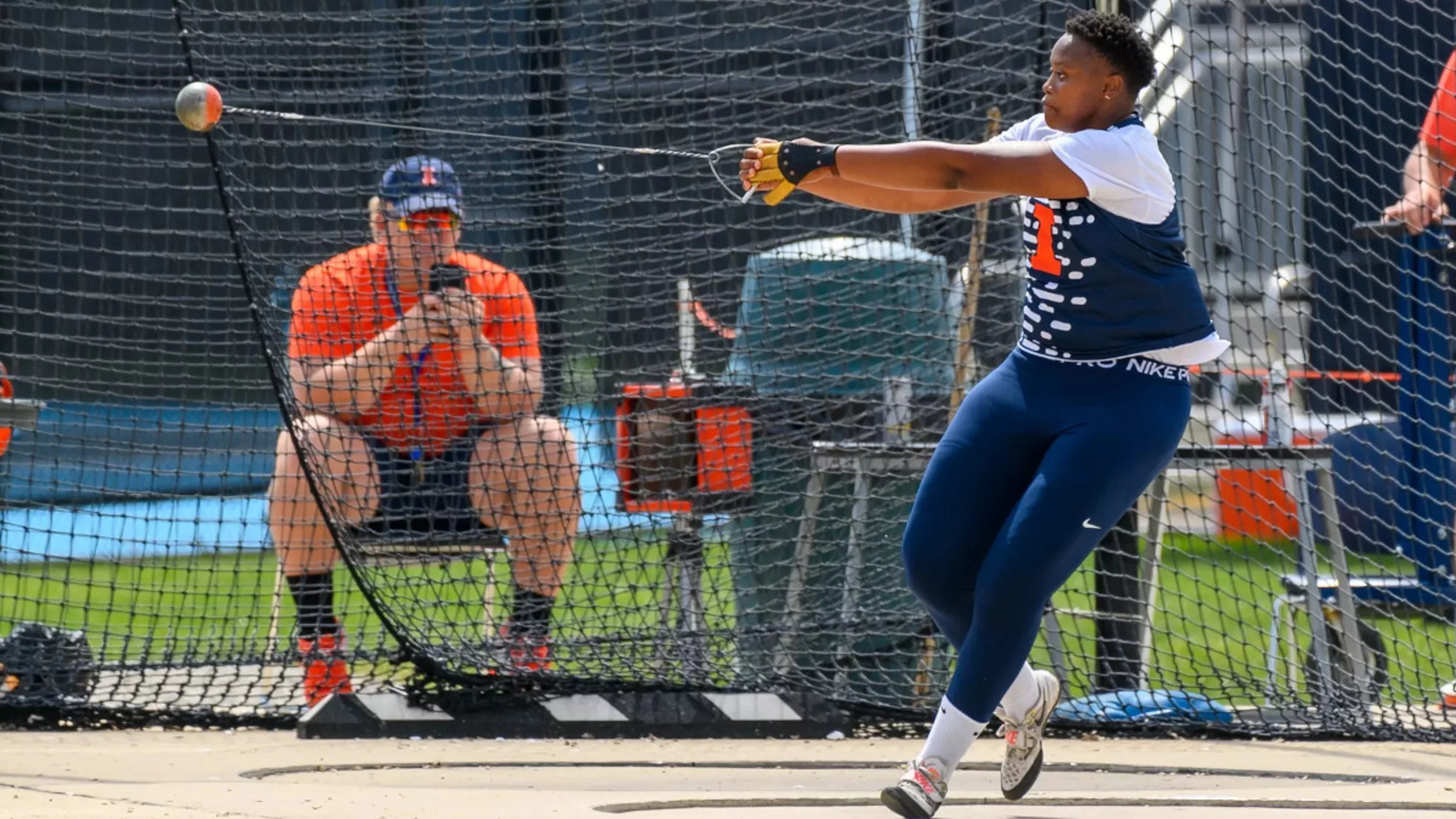 Makhethe breaks SA hammer throw record