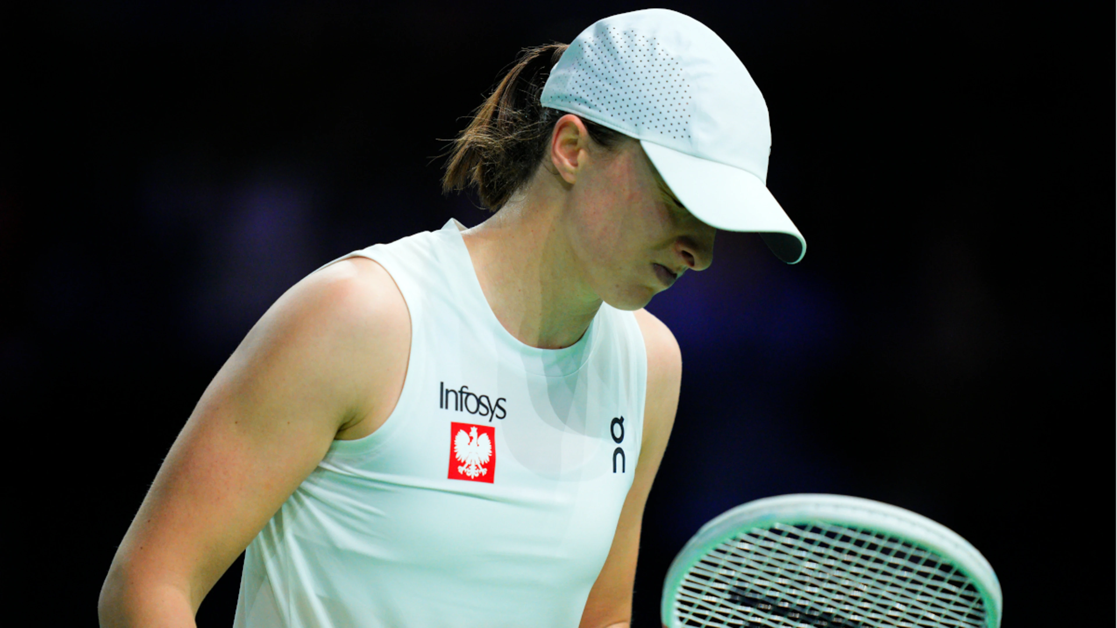 Swiatek, Medvedev sprint into Indian Wells fourth round