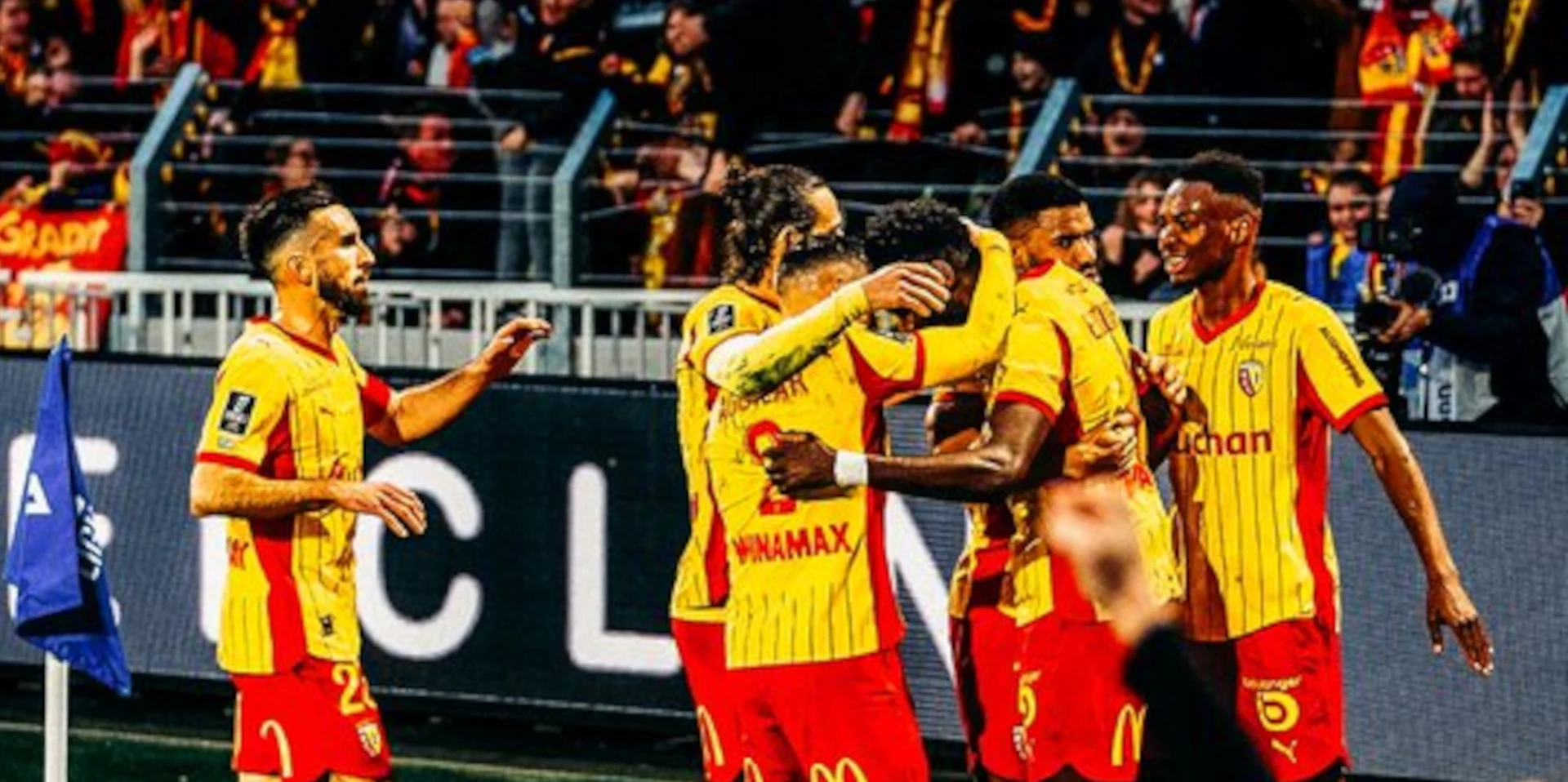 Lens return top of Ligue 1, Lyon edge Nantes