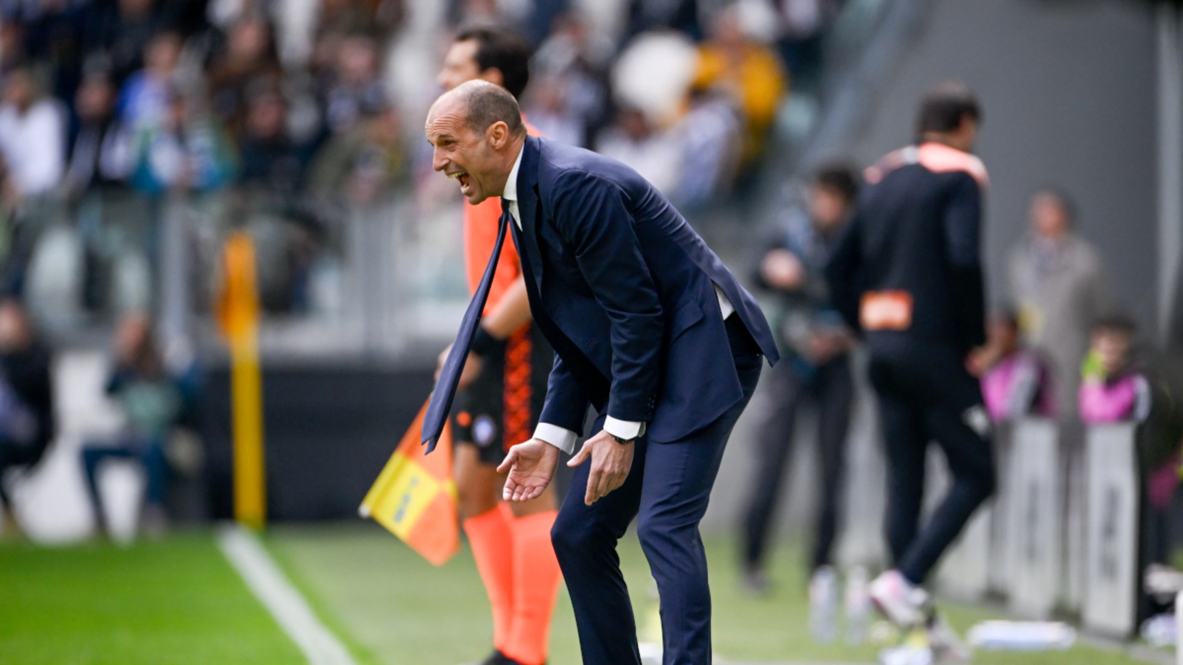 Ten-men Juve drop points again in goalless home draw against Genoa