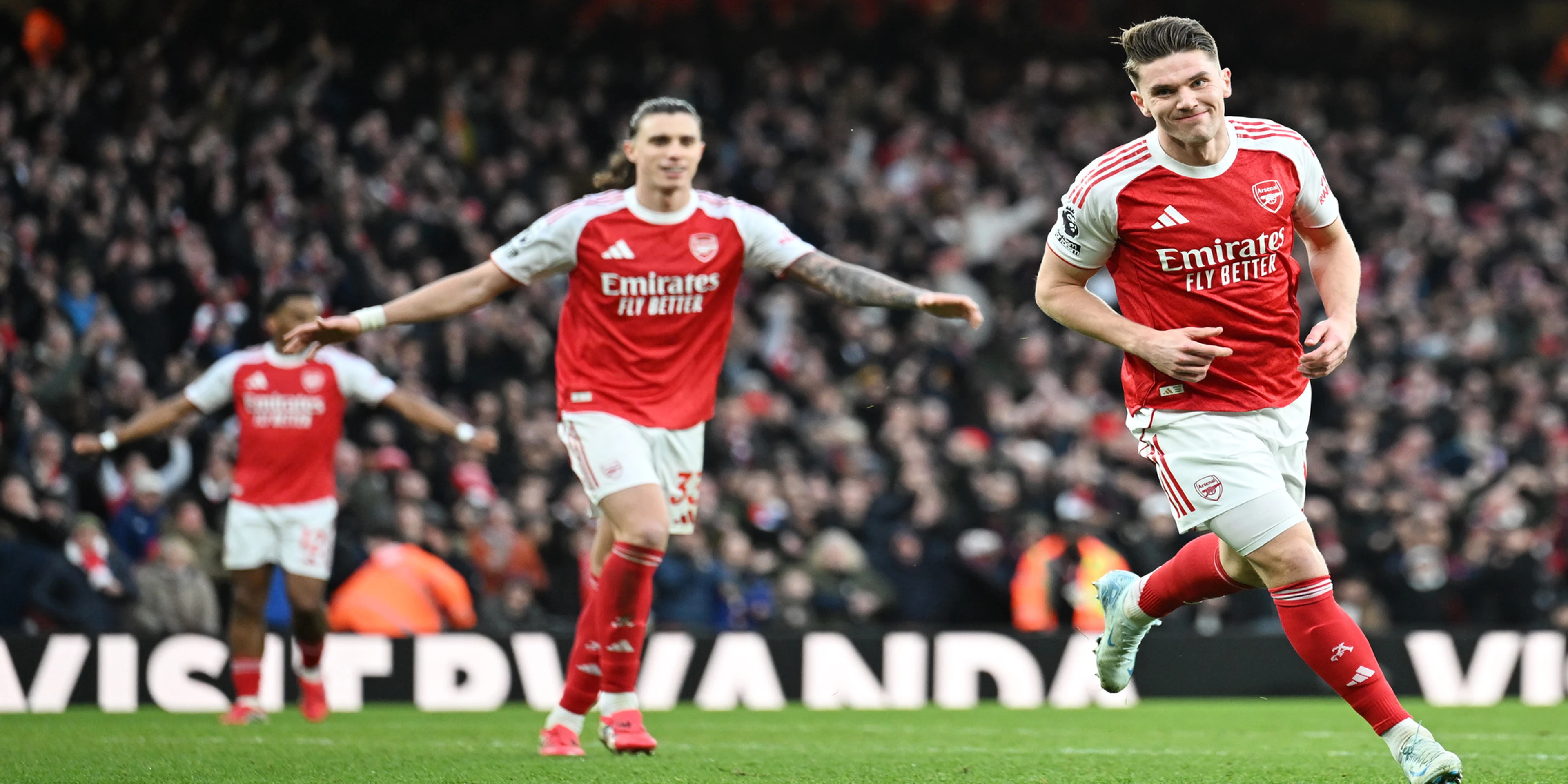 Gyokeres lifts Arsenal nine clear as Man Utd pile pressure on Frank