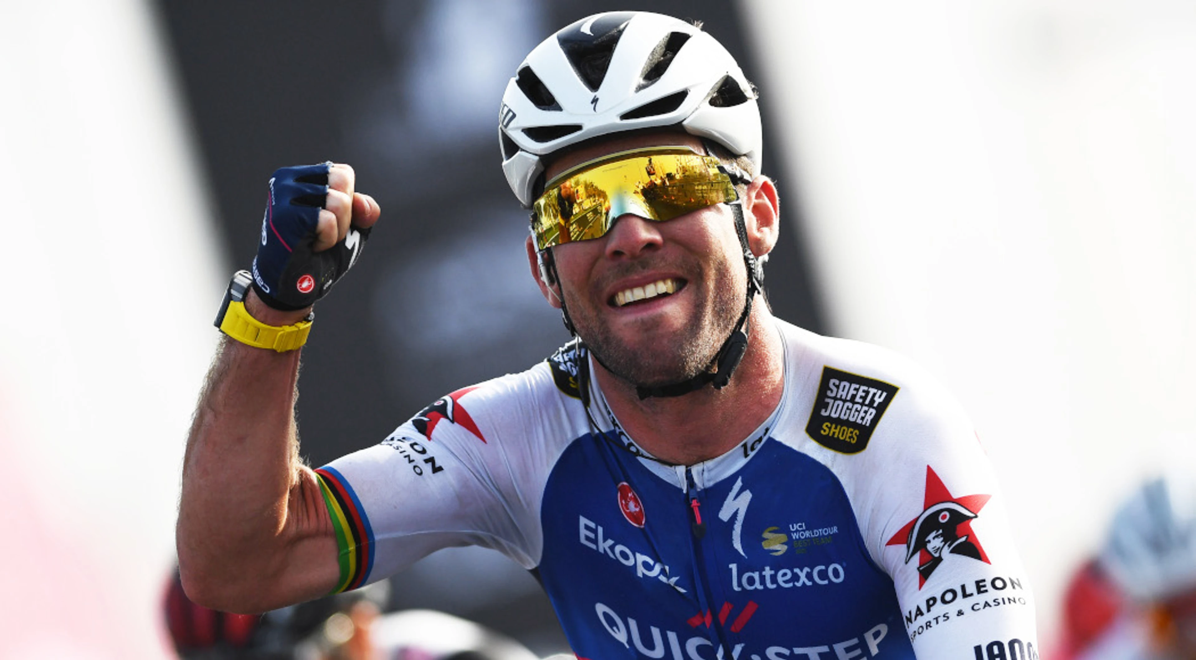 After slow day in Abu Dhabi, Cavendish brings the heat