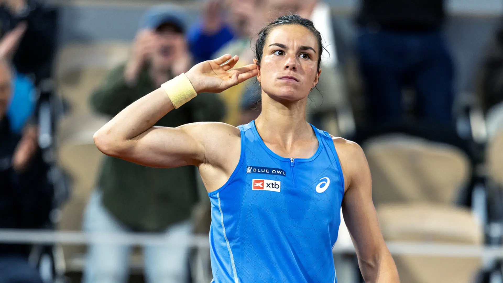 Boisson bottles up Andreeva to spark French Open fairytale